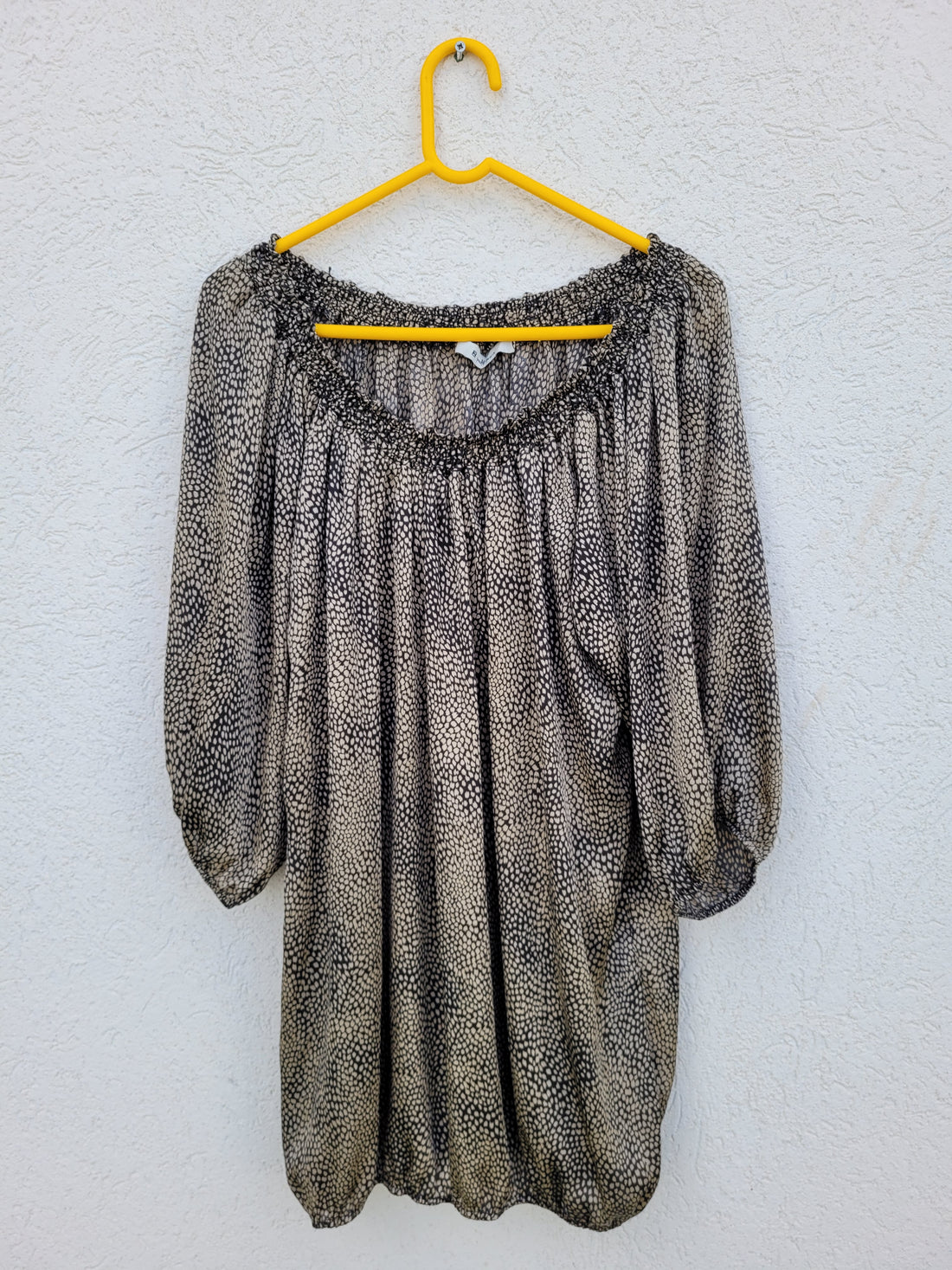 חולצת סאטן עם גומי