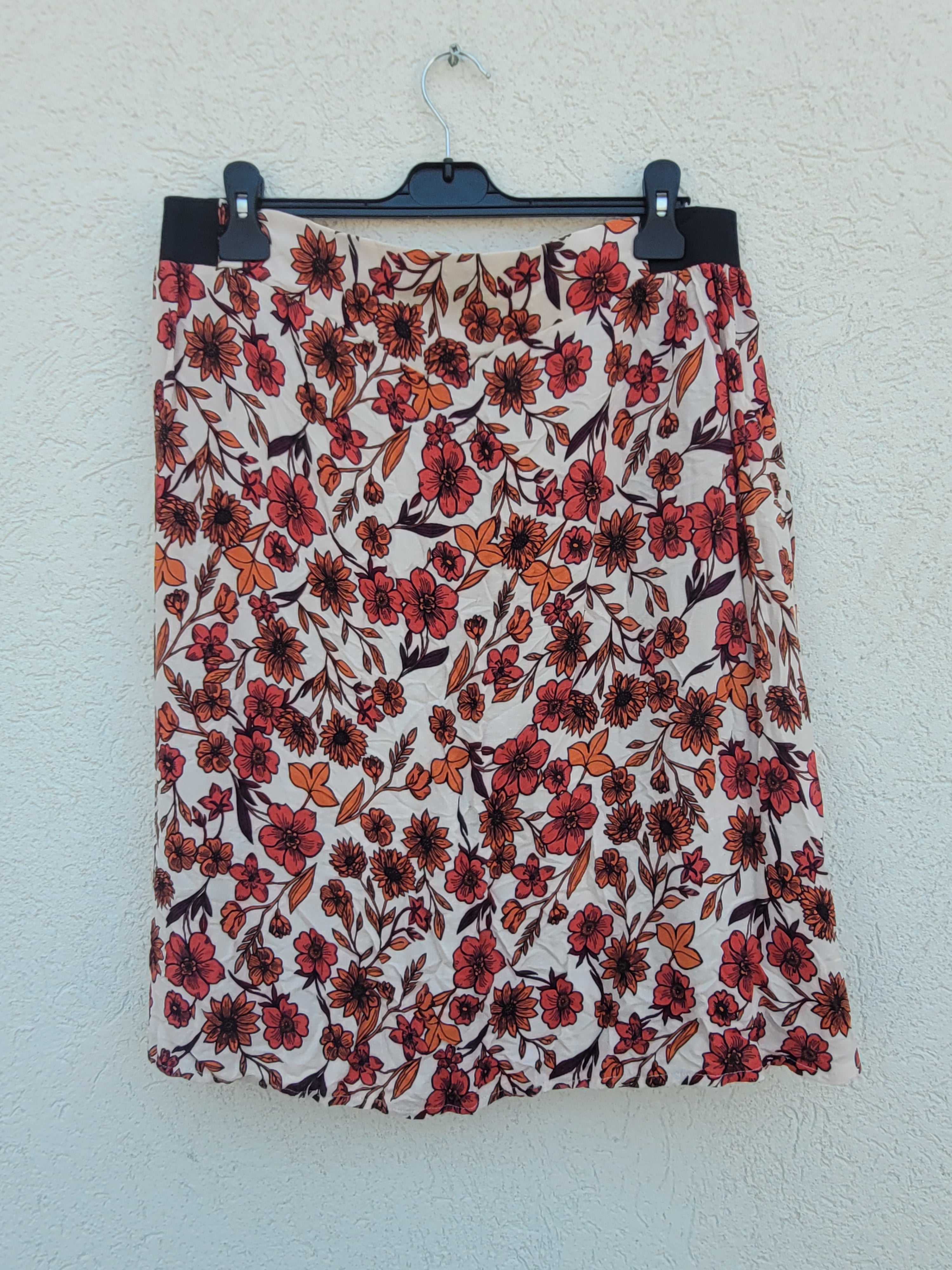 חצאית פרחונית עם גומי