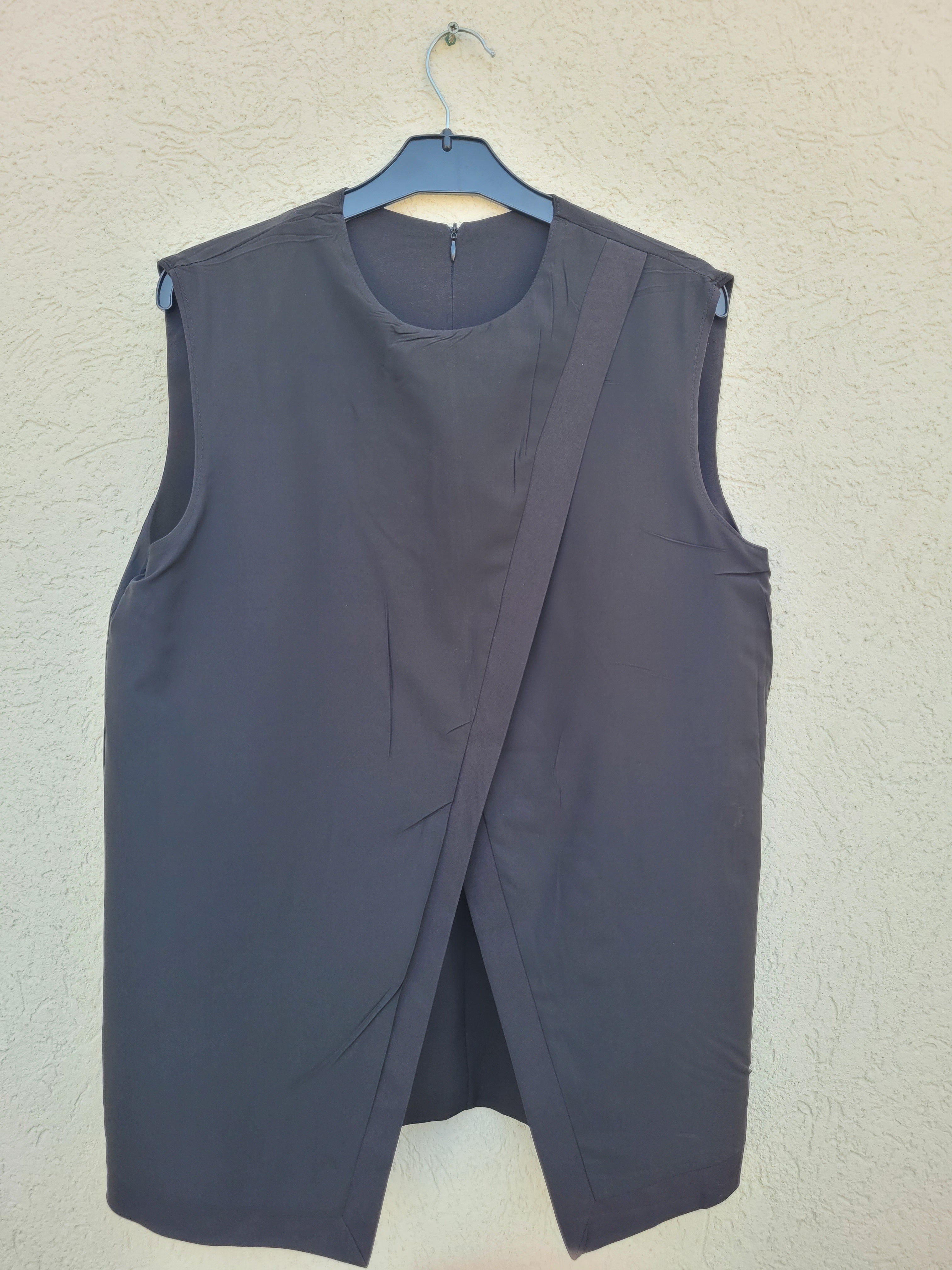 חולצה עם קו אלכסון