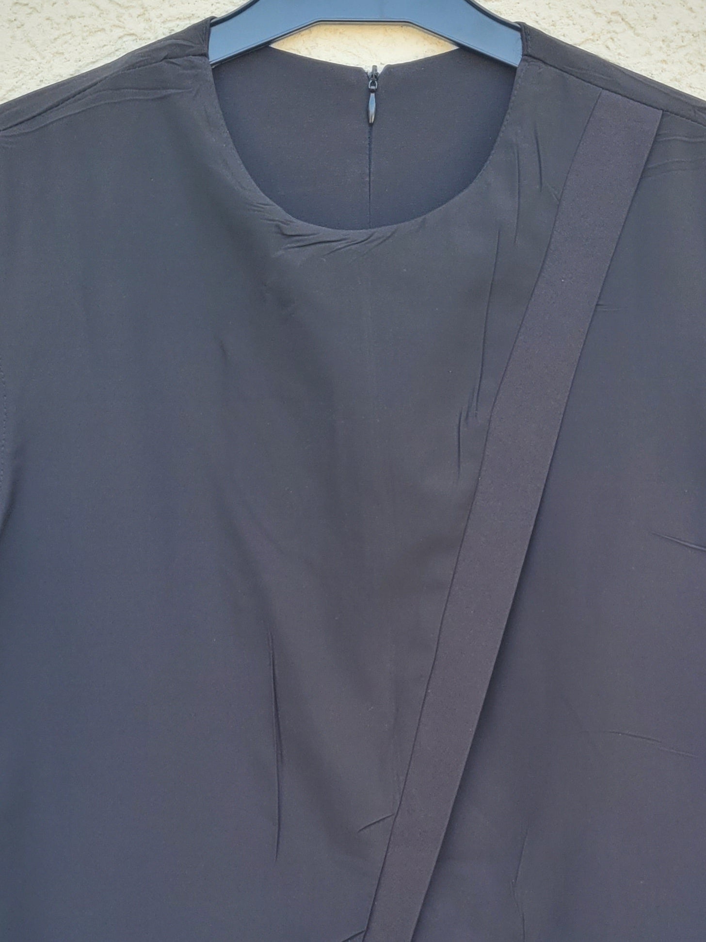 חולצה עם קו אלכסון