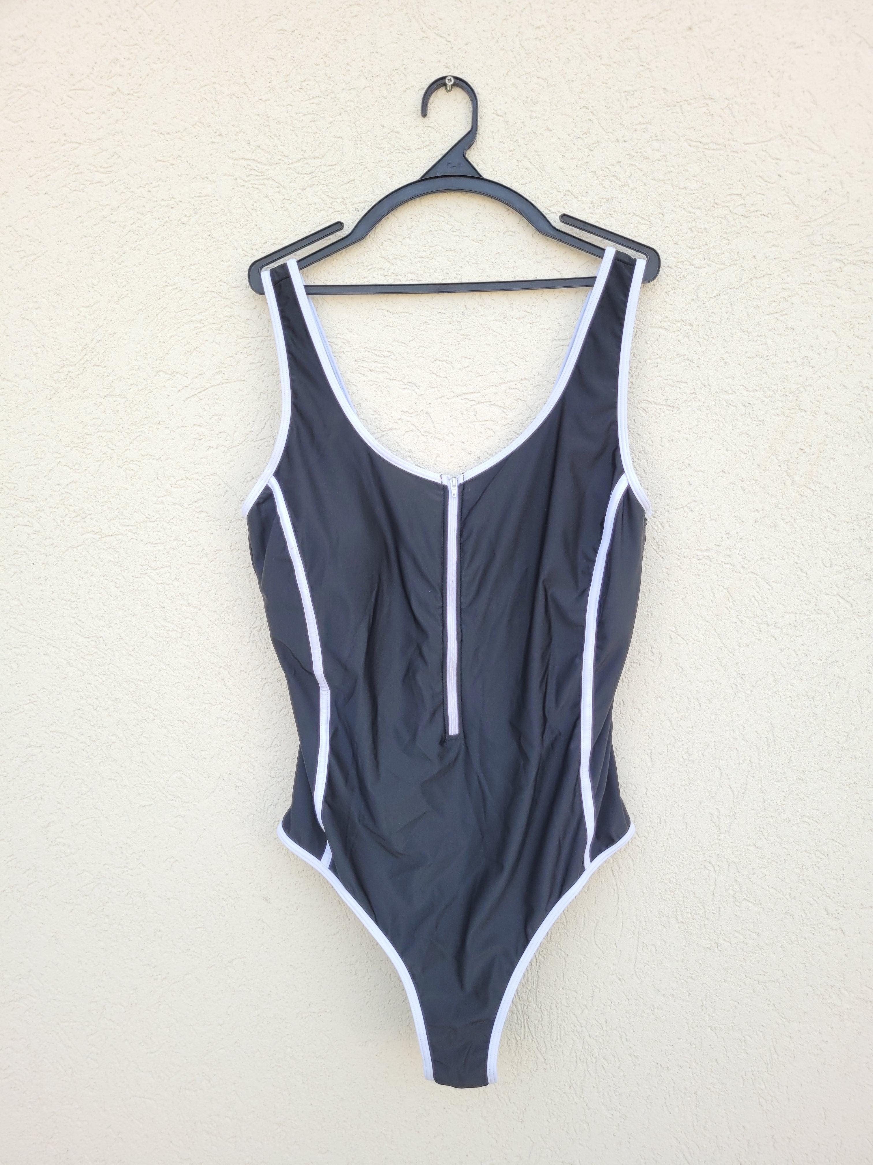 בגד ים עם רוכסן