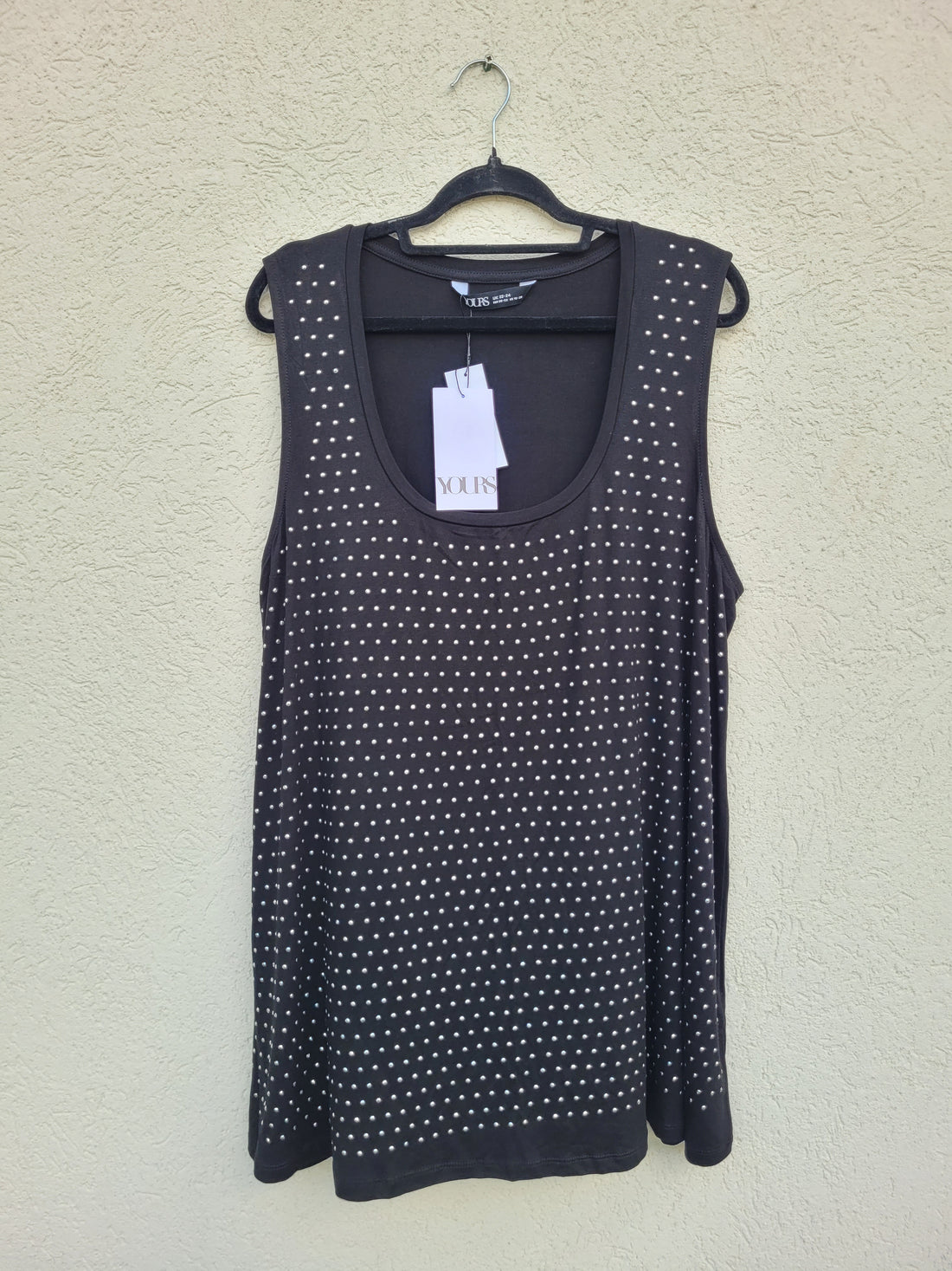 גופיה עם ניטים