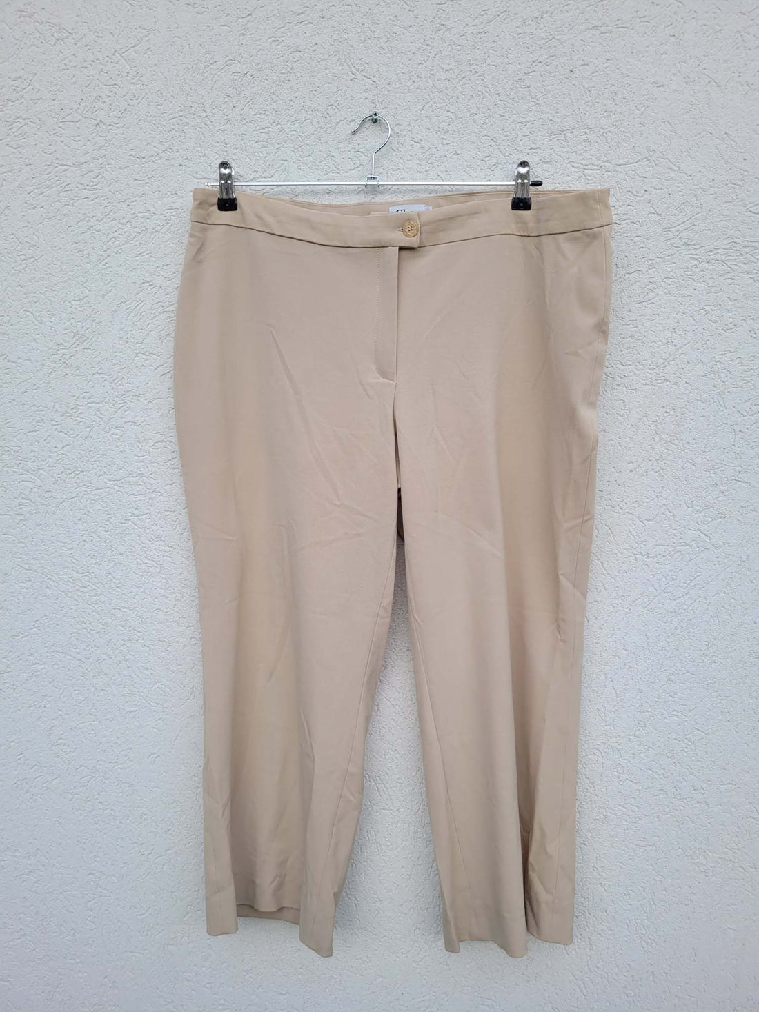 מכנסיים מחוייטים בהירים