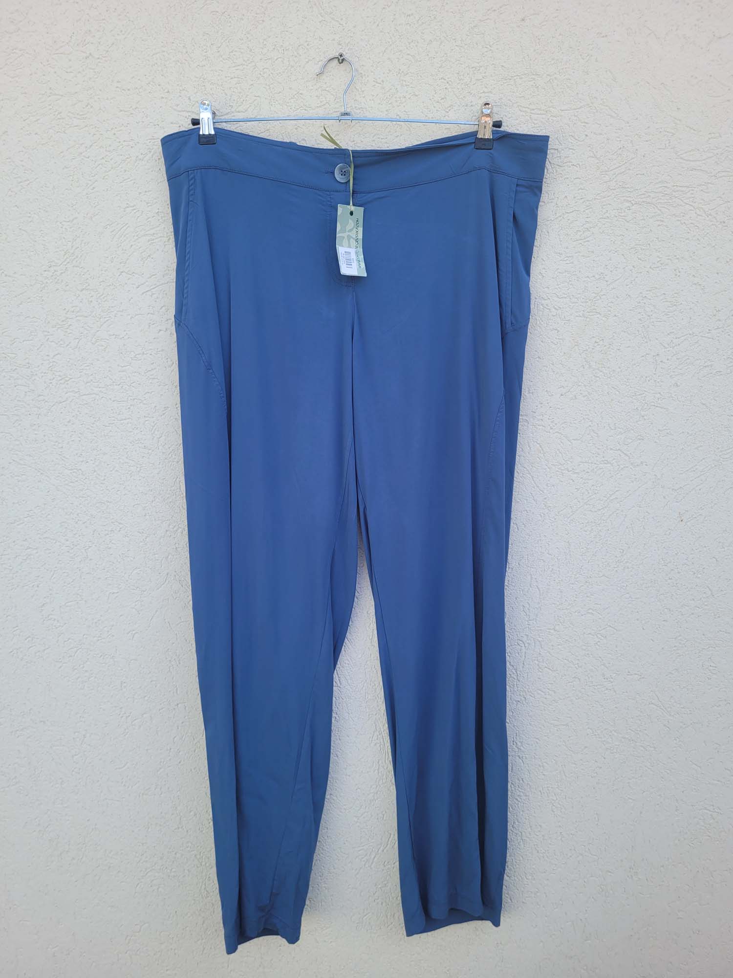 מכנסיים מחוייטים כחולים עם גומי בגב