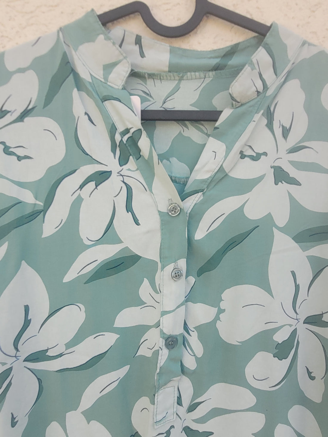 חולצה חצי מכופתרת פרחונית