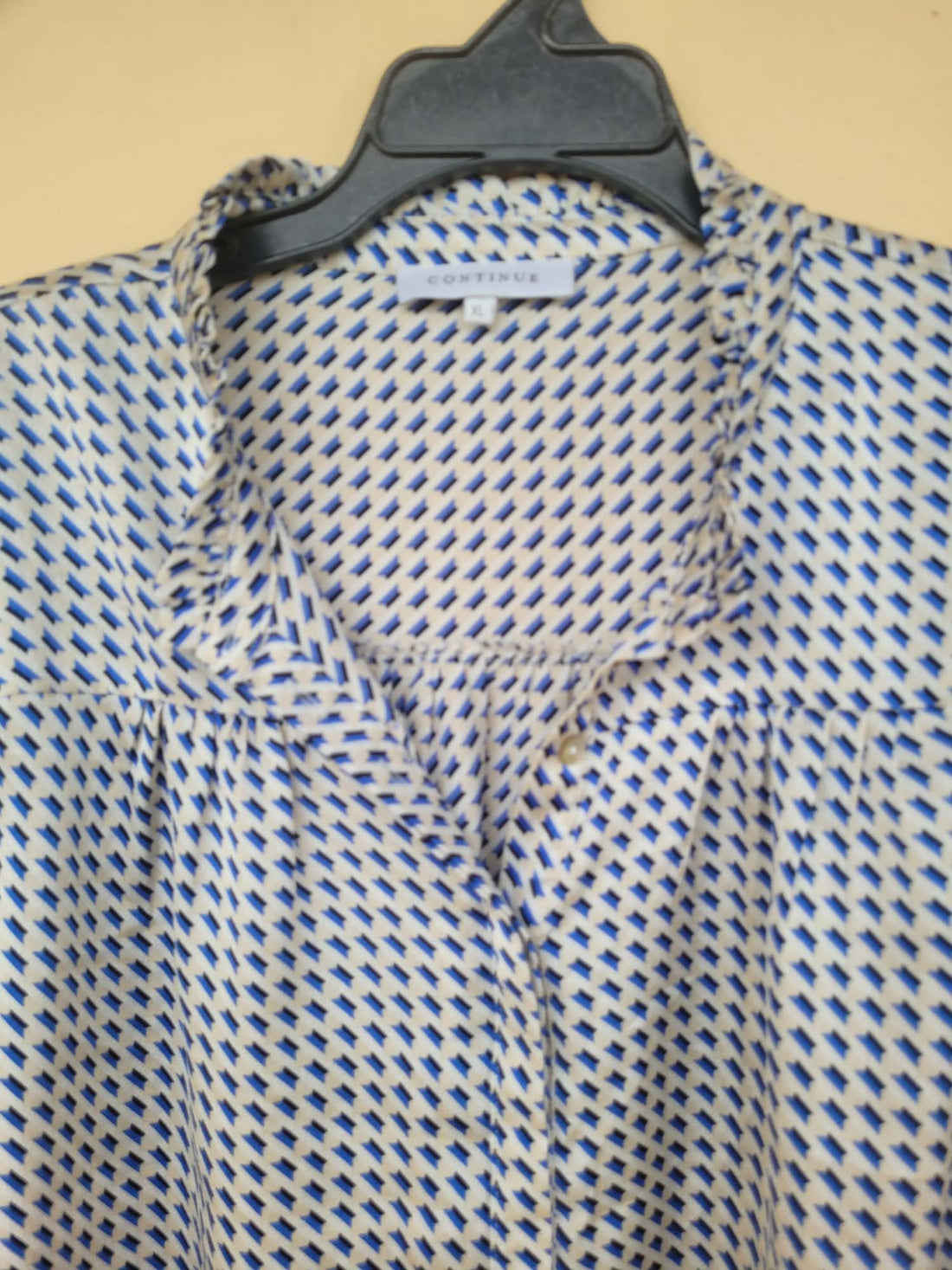 חולצה מכופתרת עם פסי אלכסון קטנים