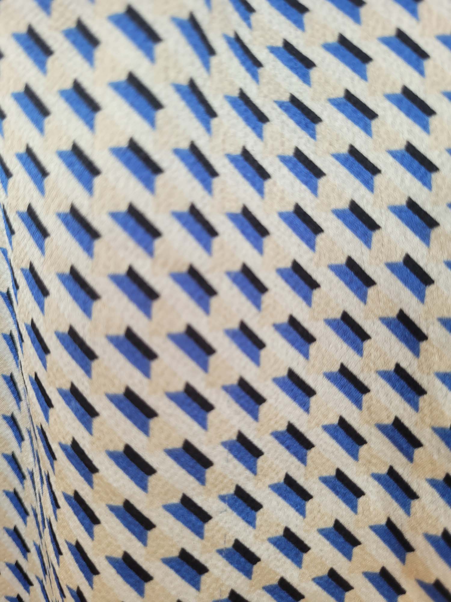 חולצה מכופתרת עם פסי אלכסון קטנים