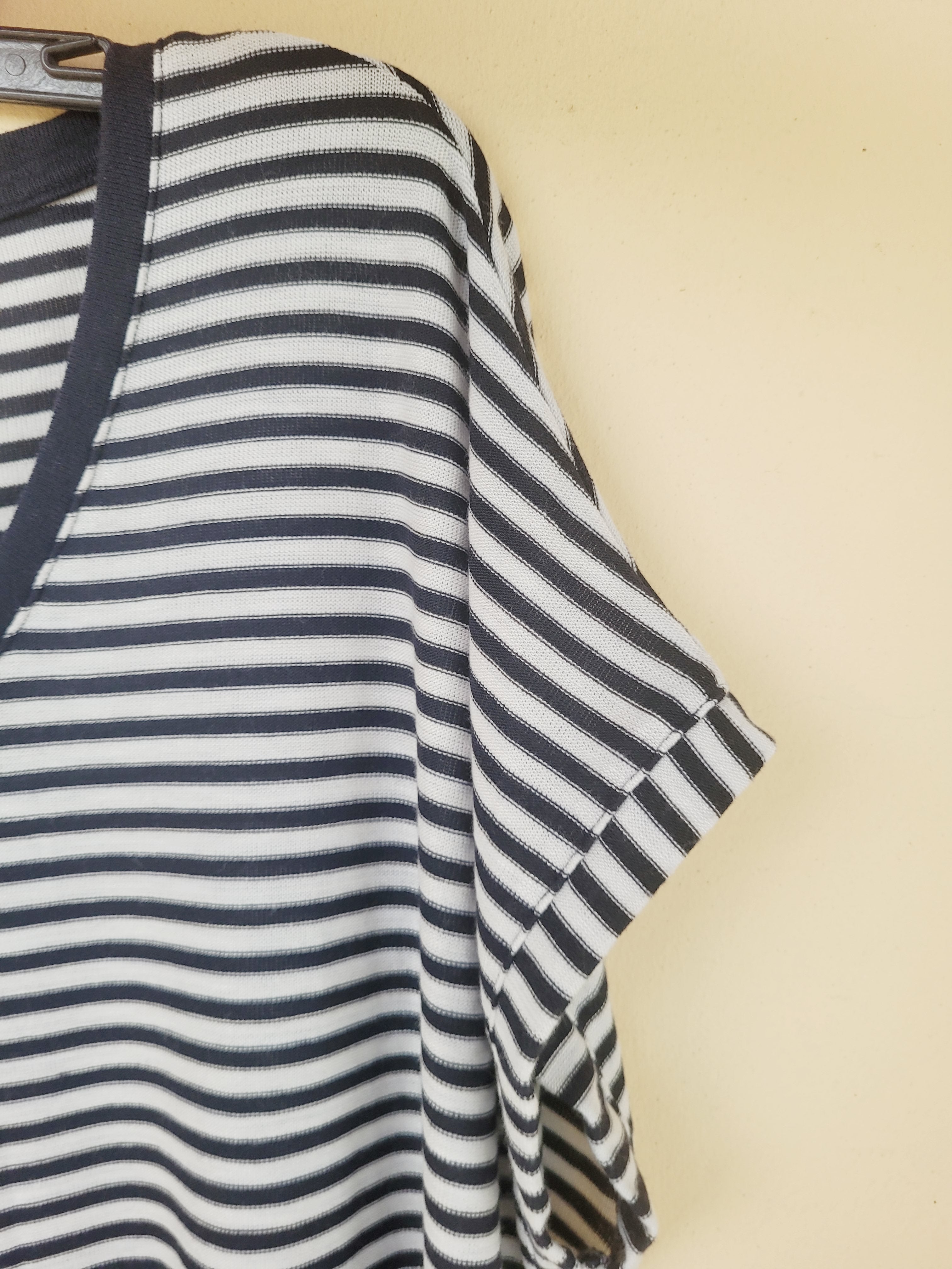 סריג דק פסים שחור ולבן