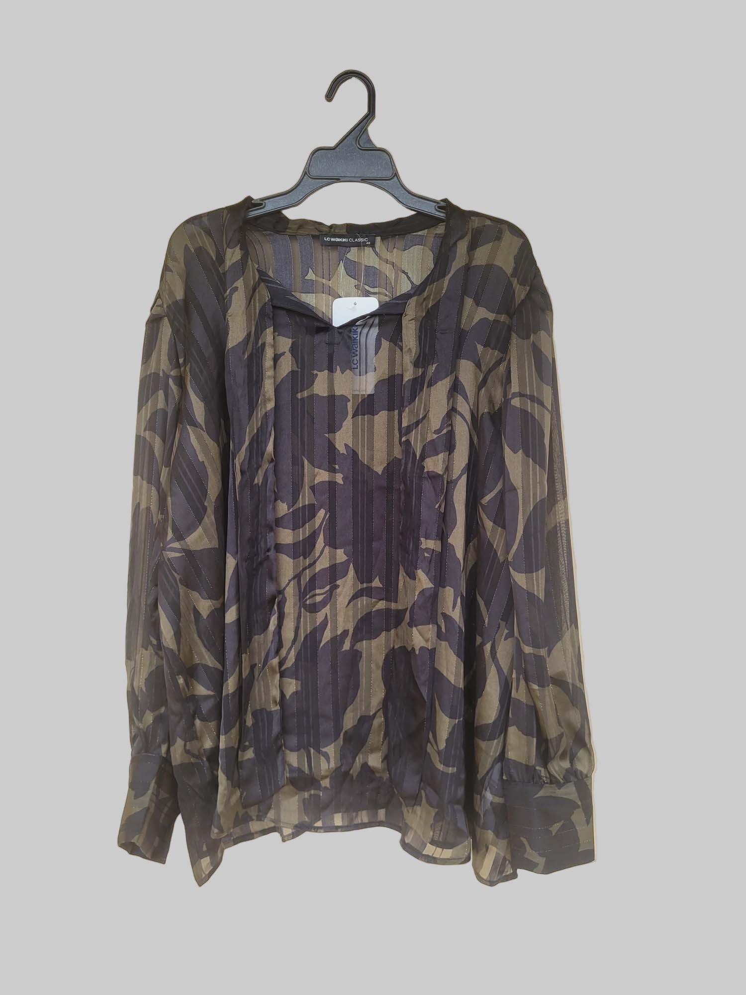 חולצה בהדפס פרחוני עם פסי כסף