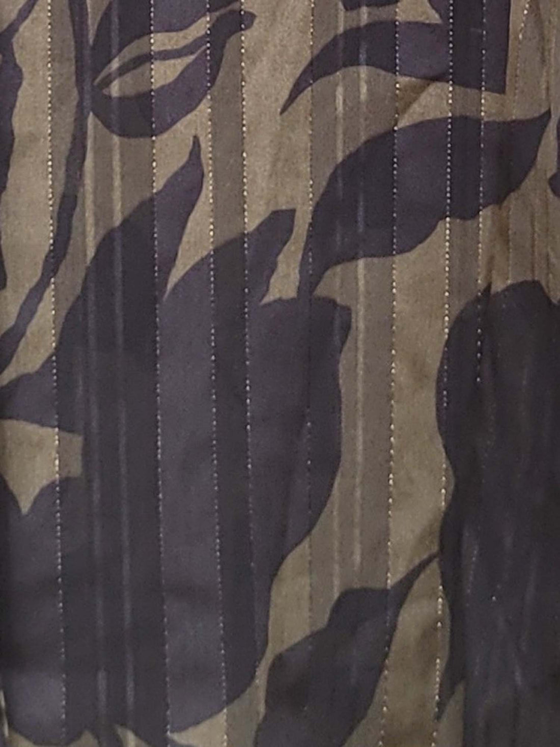 חולצה בהדפס פרחוני עם פסי כסף