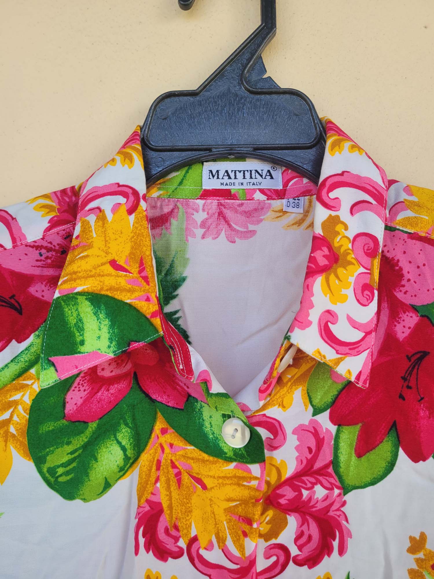 חולצה מכופתרת פרחונית טרופית