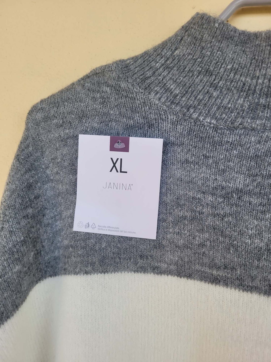 סריג פסים גולף אפור לבן