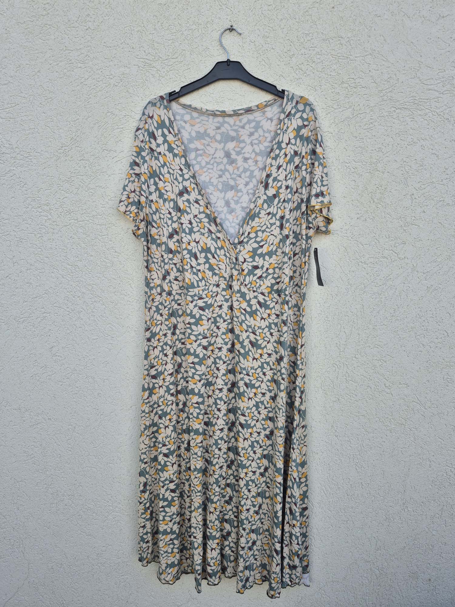 שמלה פרחונית מעטפת