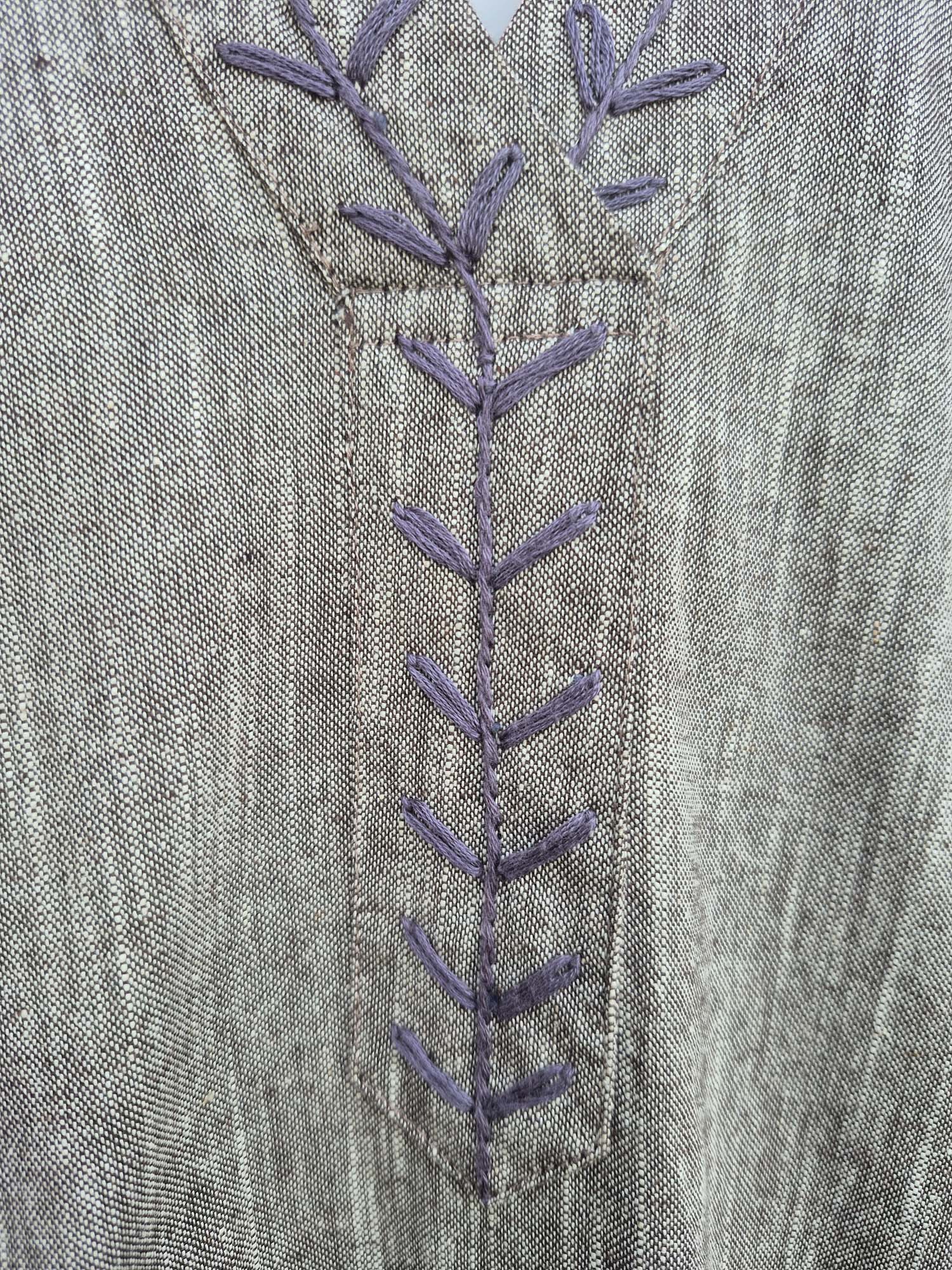 שמלת גלביה עם רקמה אפורה