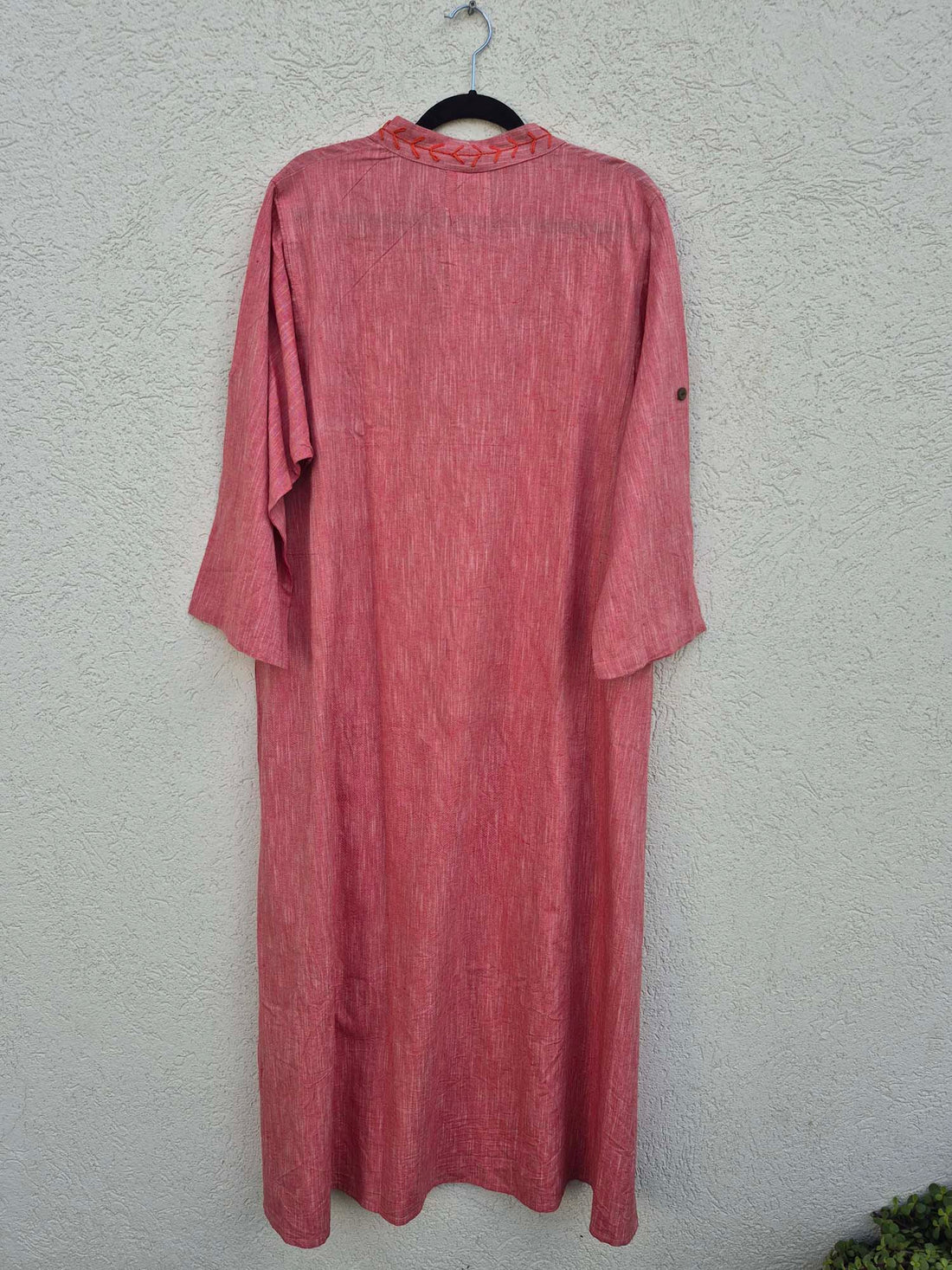 שמלת גלביה עם רקמה ורודה