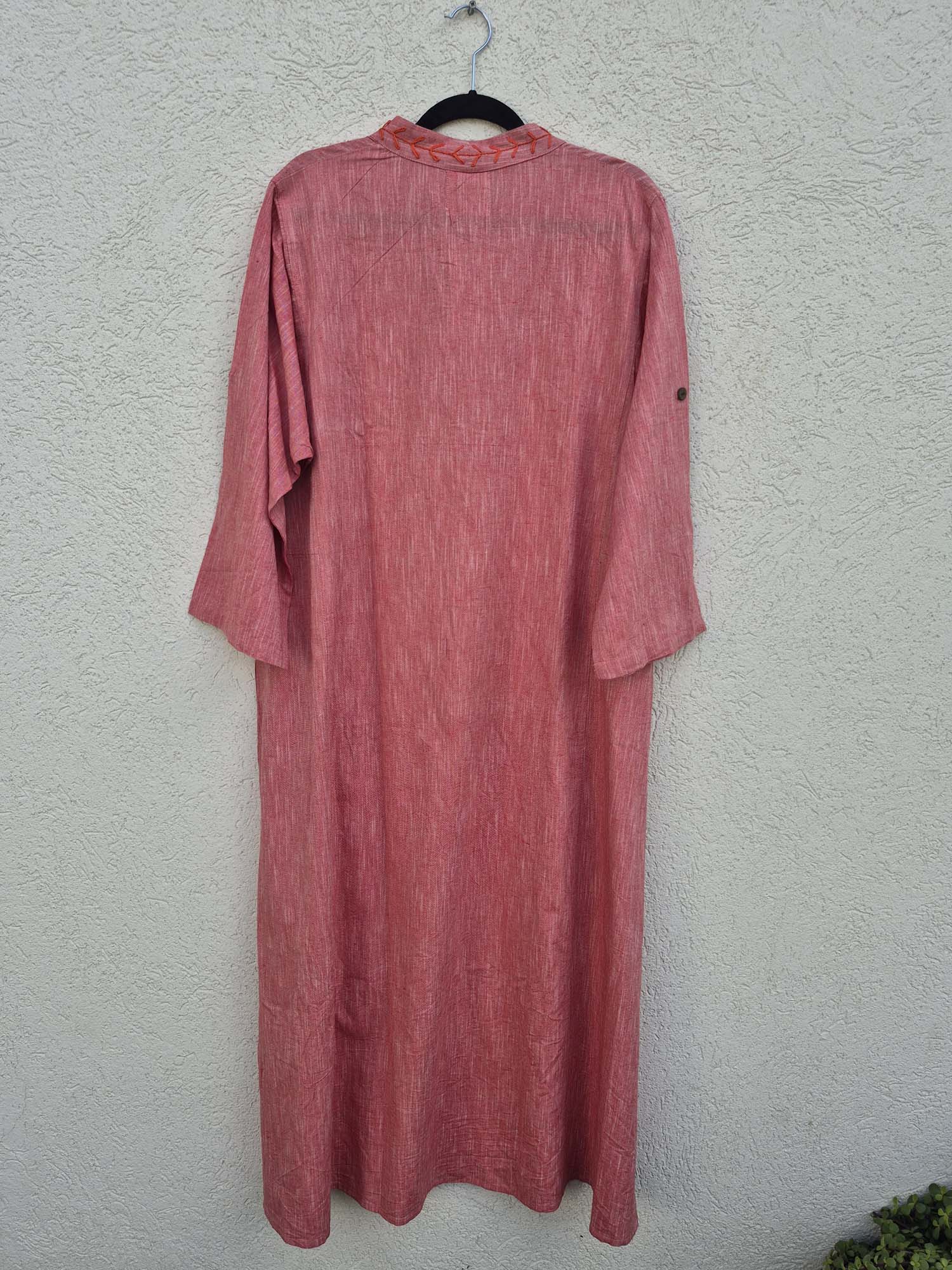 שמלת גלביה עם רקמה ורודה