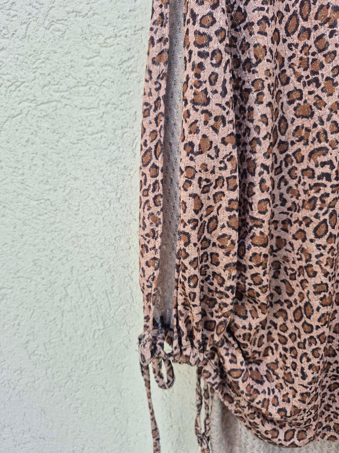 חולצת סריג מנומרת