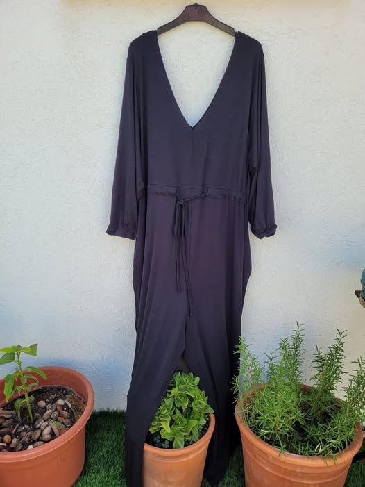 אוברול טריקו שחור עם שרוולים ארוכים