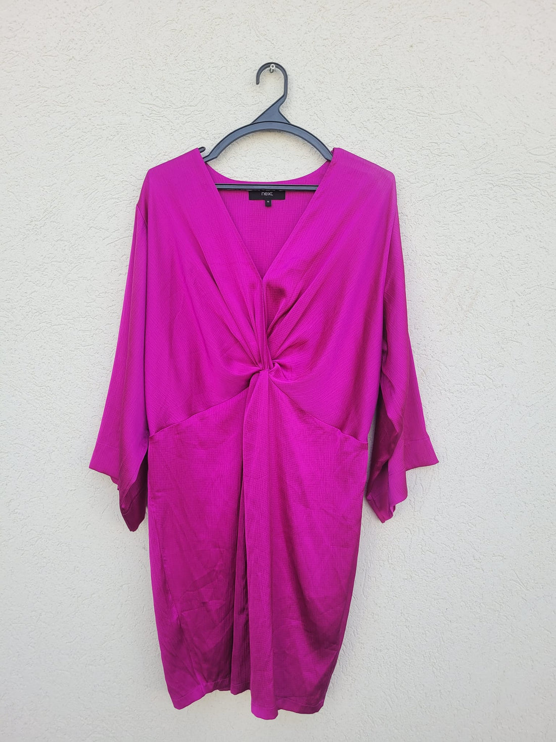 שמלת ערב עם קשירה קדמית מבריקה פוקסיה