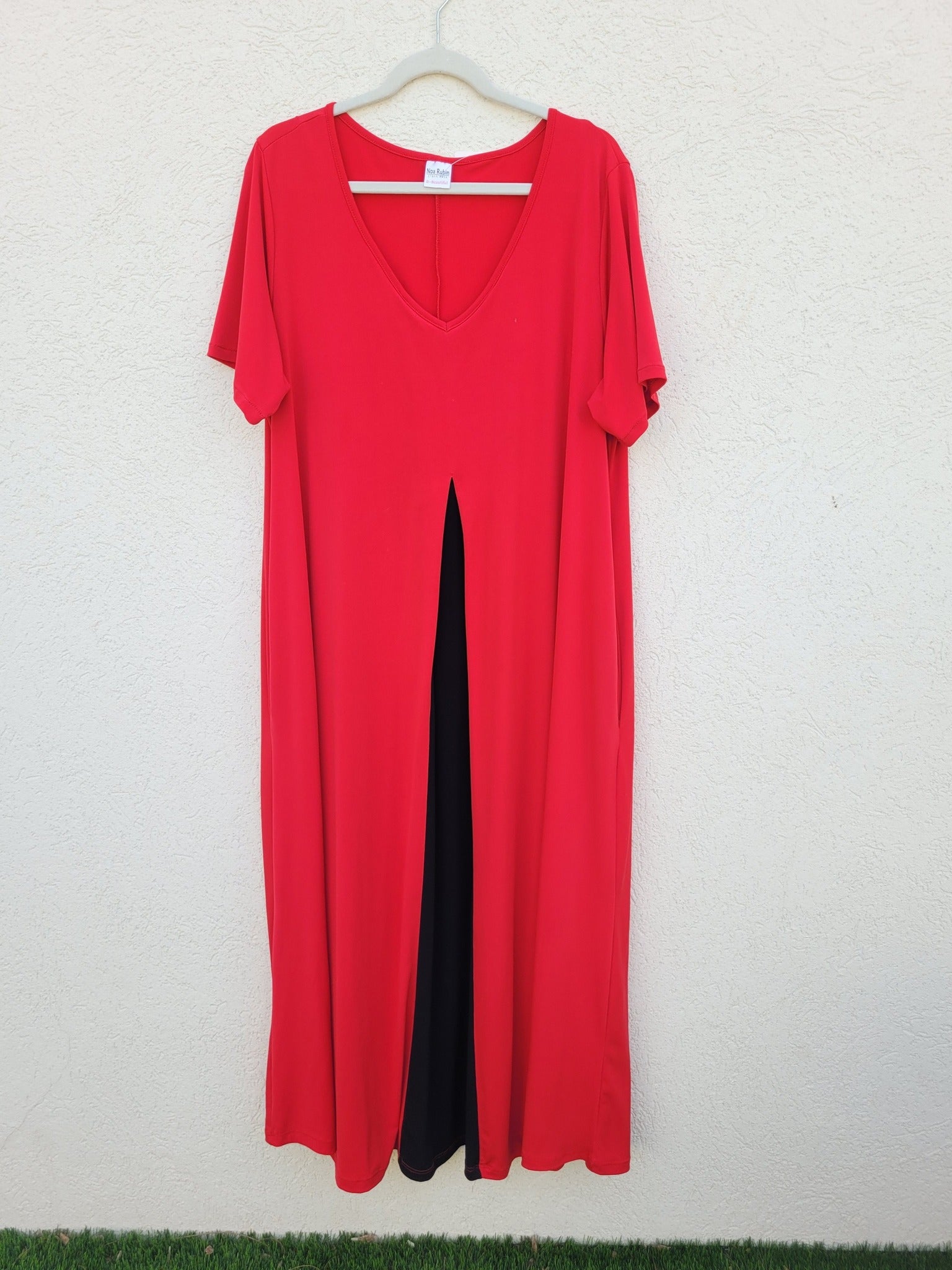 שמלת מידי באדום ושחור בגזרה A