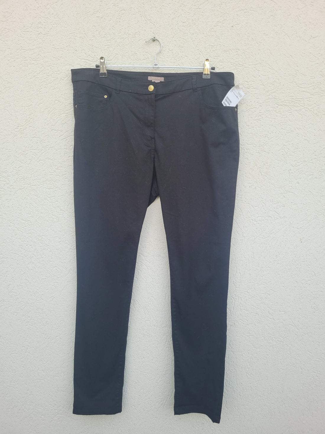 מכנסי בד שחורים