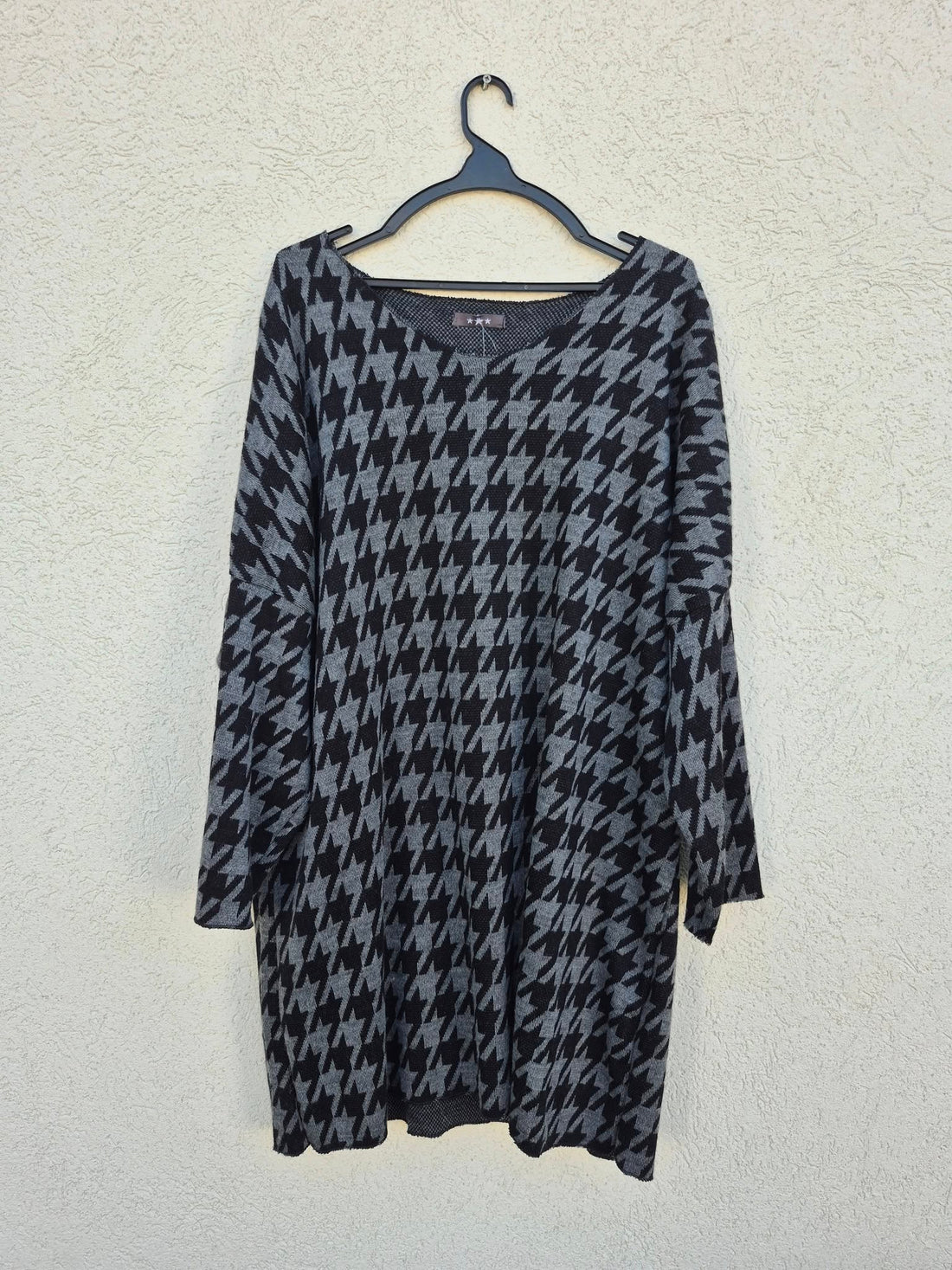 שמלת סריג באפור ושחור