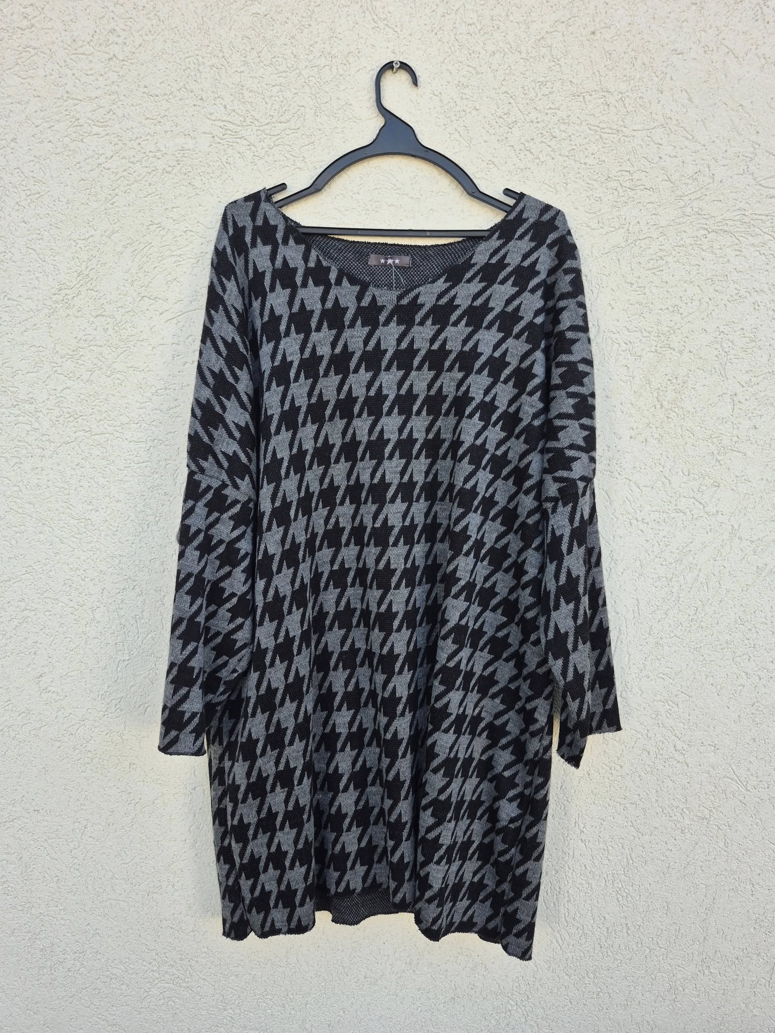 שמלת סריג באפור ושחור