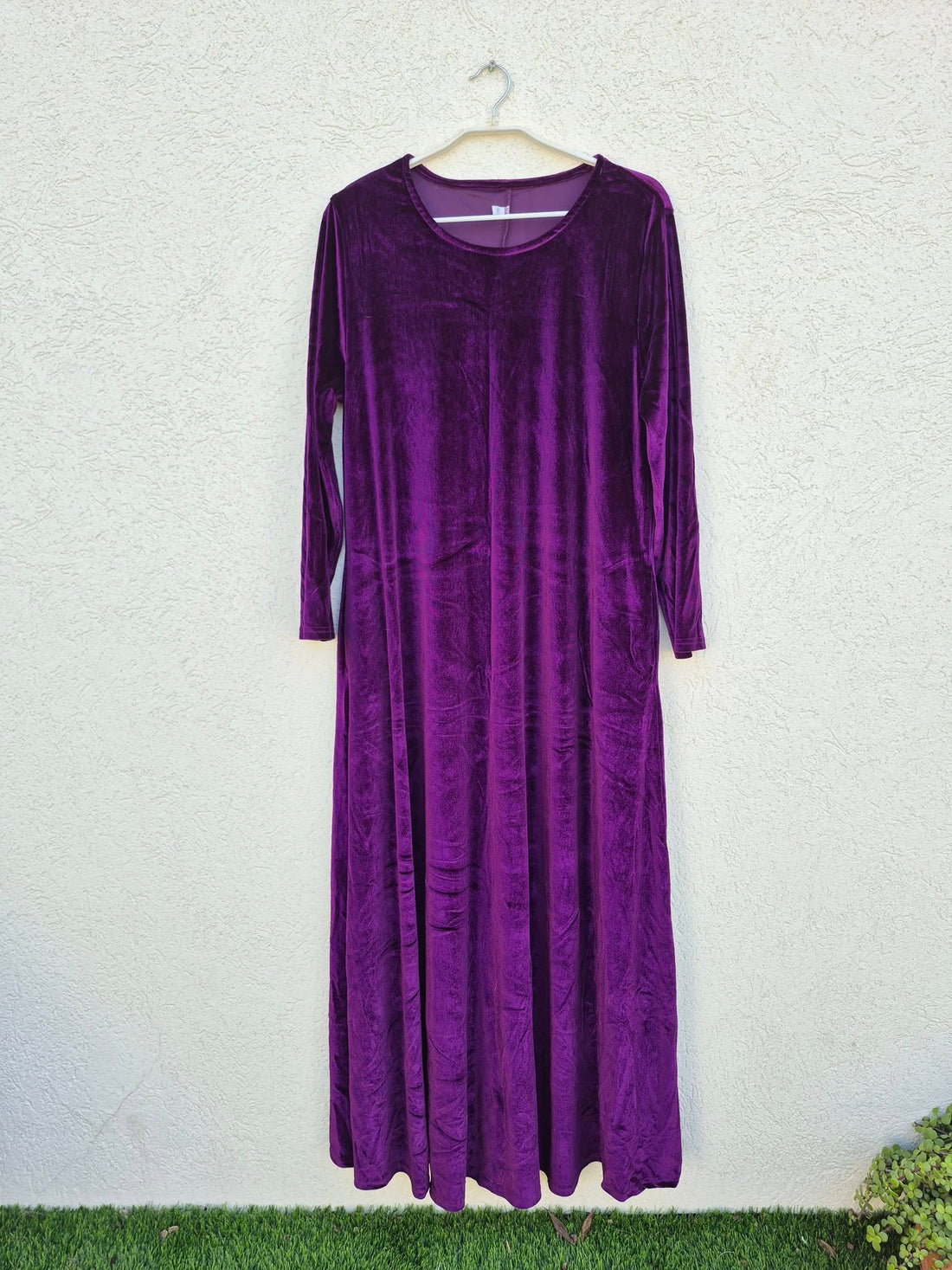 שמלת קטיפה מקסי בצבע סגול