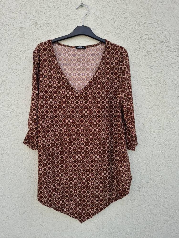 חולצה צבעונית עם שפיץ