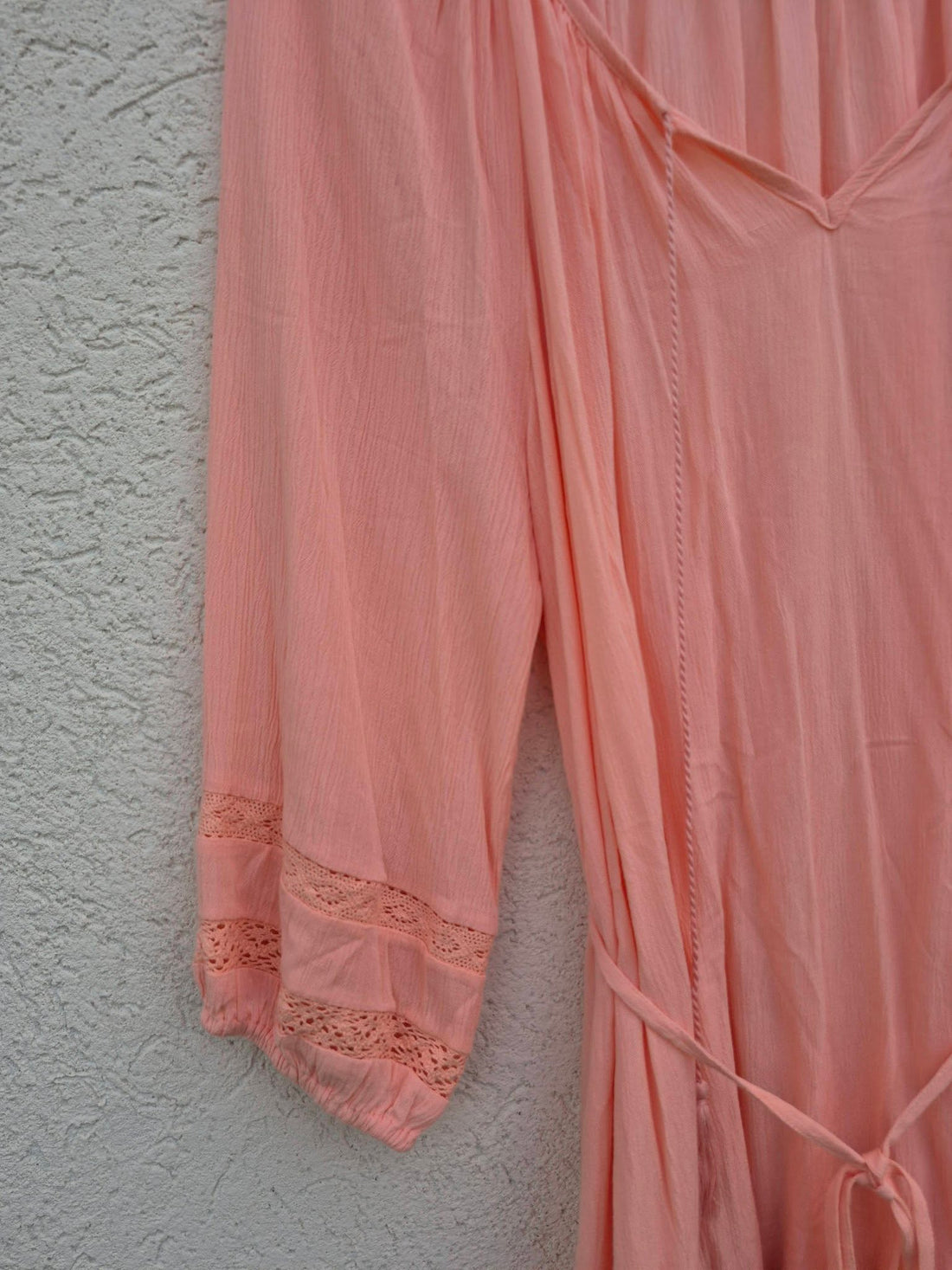 טוניקה דקיקה בגוון אפרסק עם תחרה