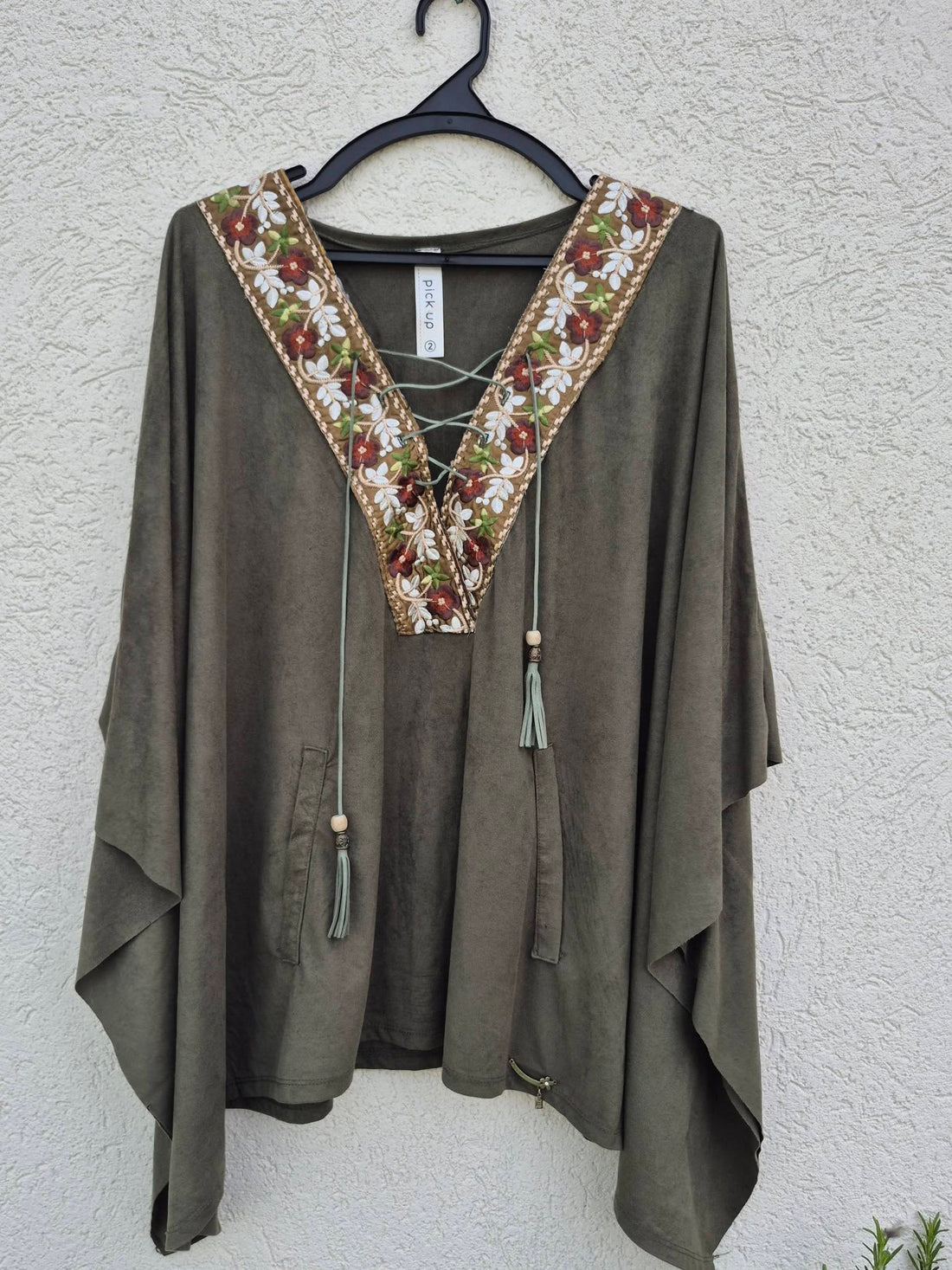 חולצה בסגנון פונצ&