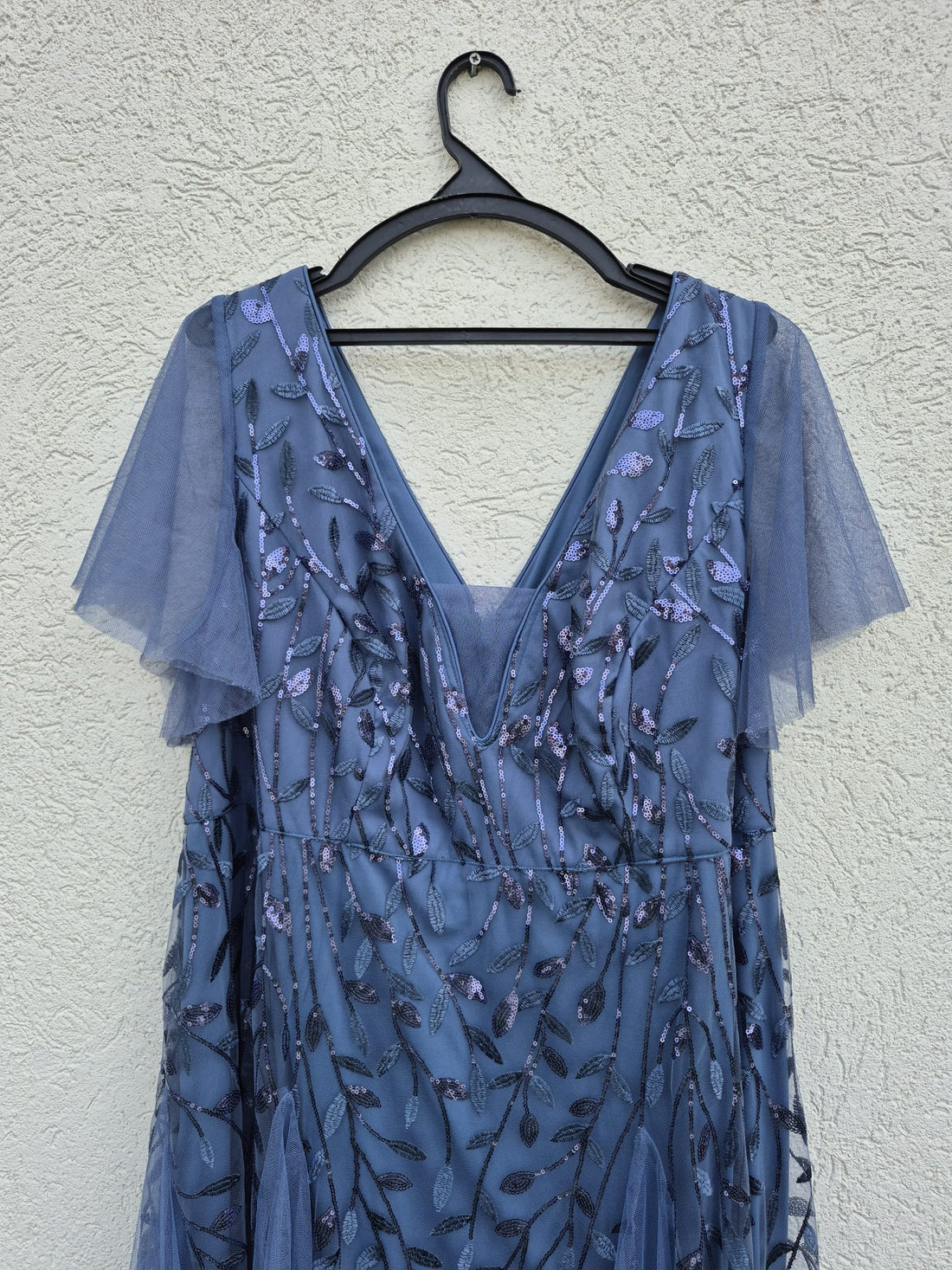 שמלת ערב בגוון תכלת-כחול עם טול ופייטים