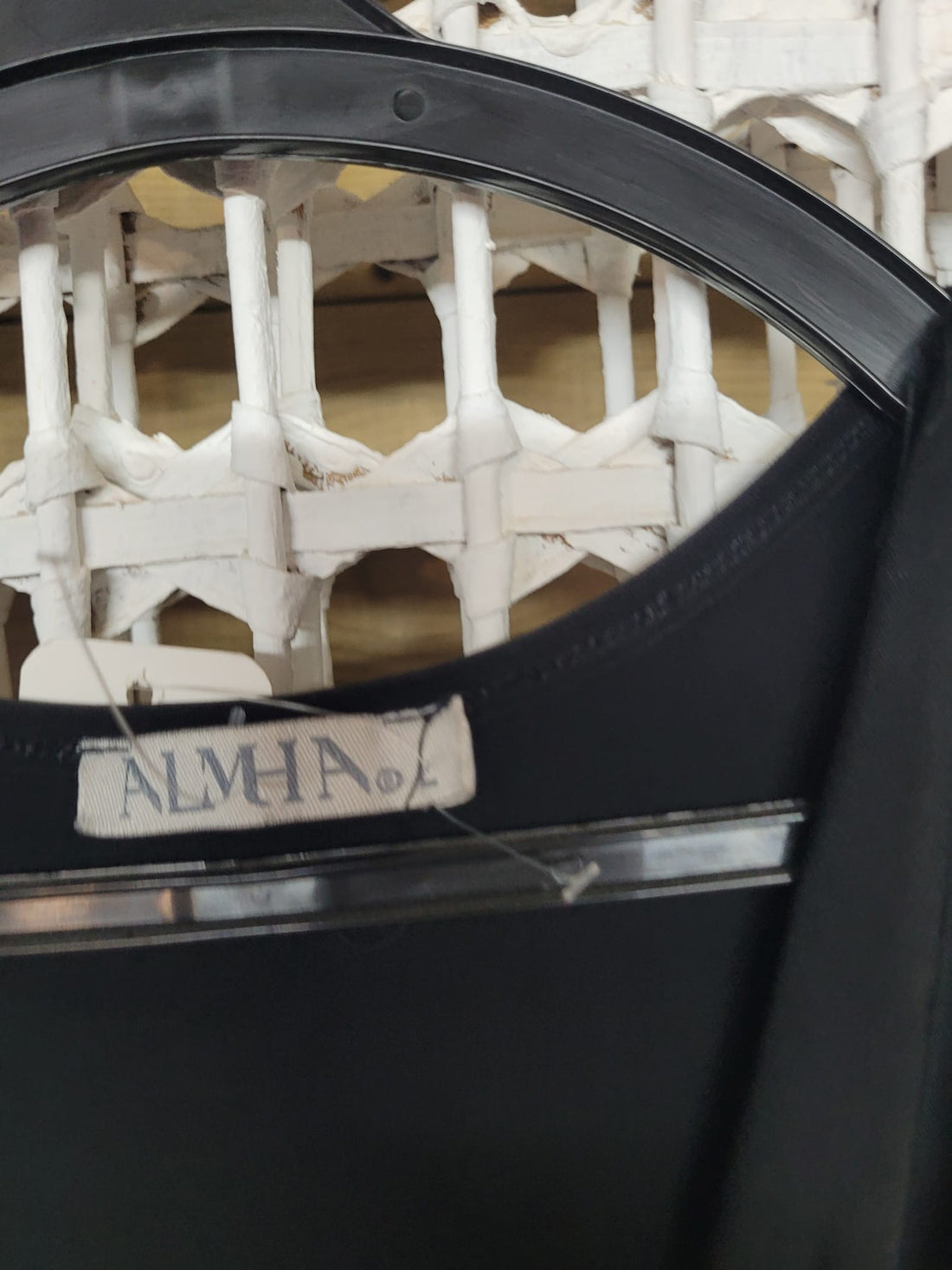 אוברול שחור בגזרת רבידה עם חגורת קשירה