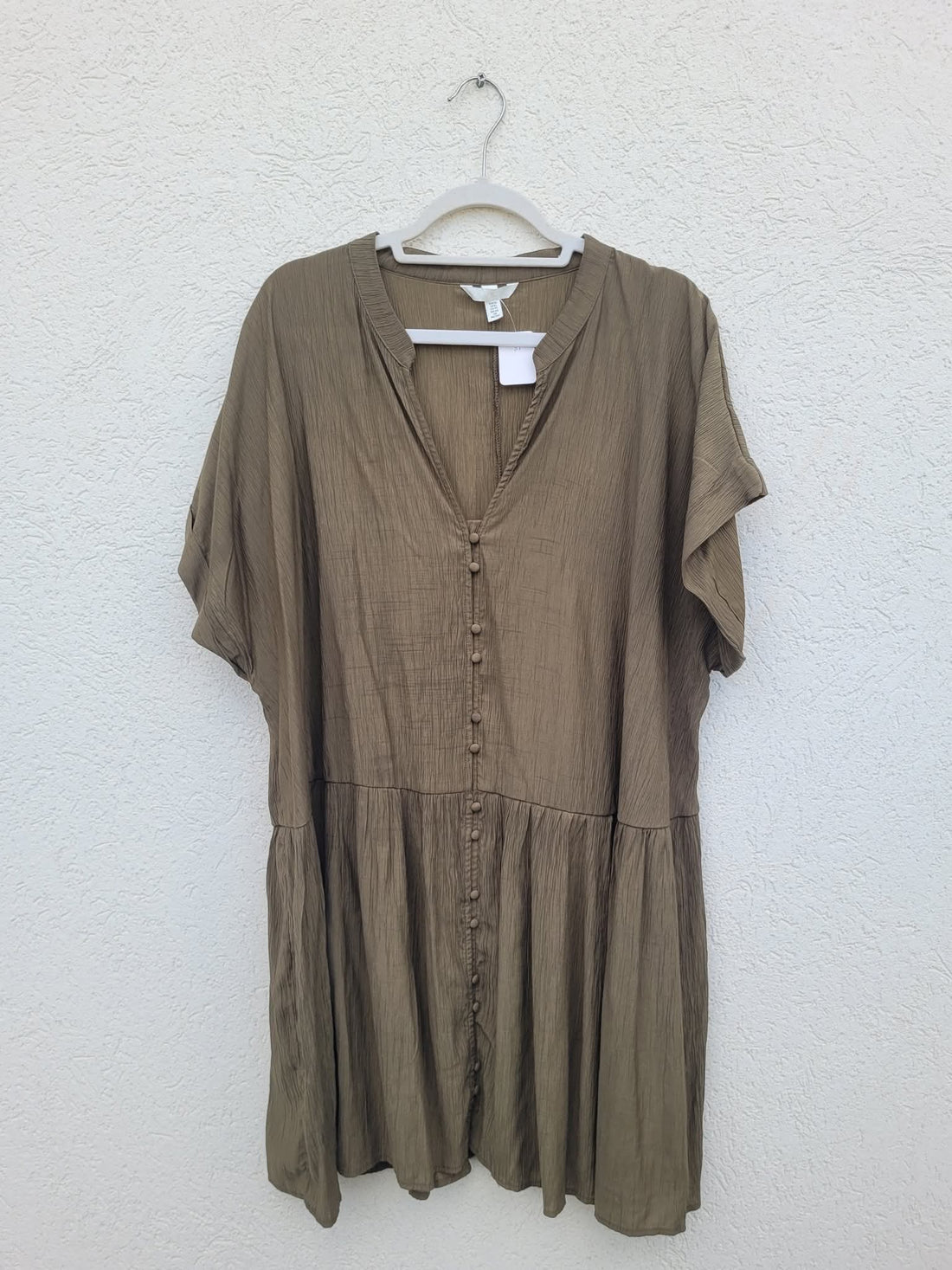 שמלת באורך ברך בירוק זית