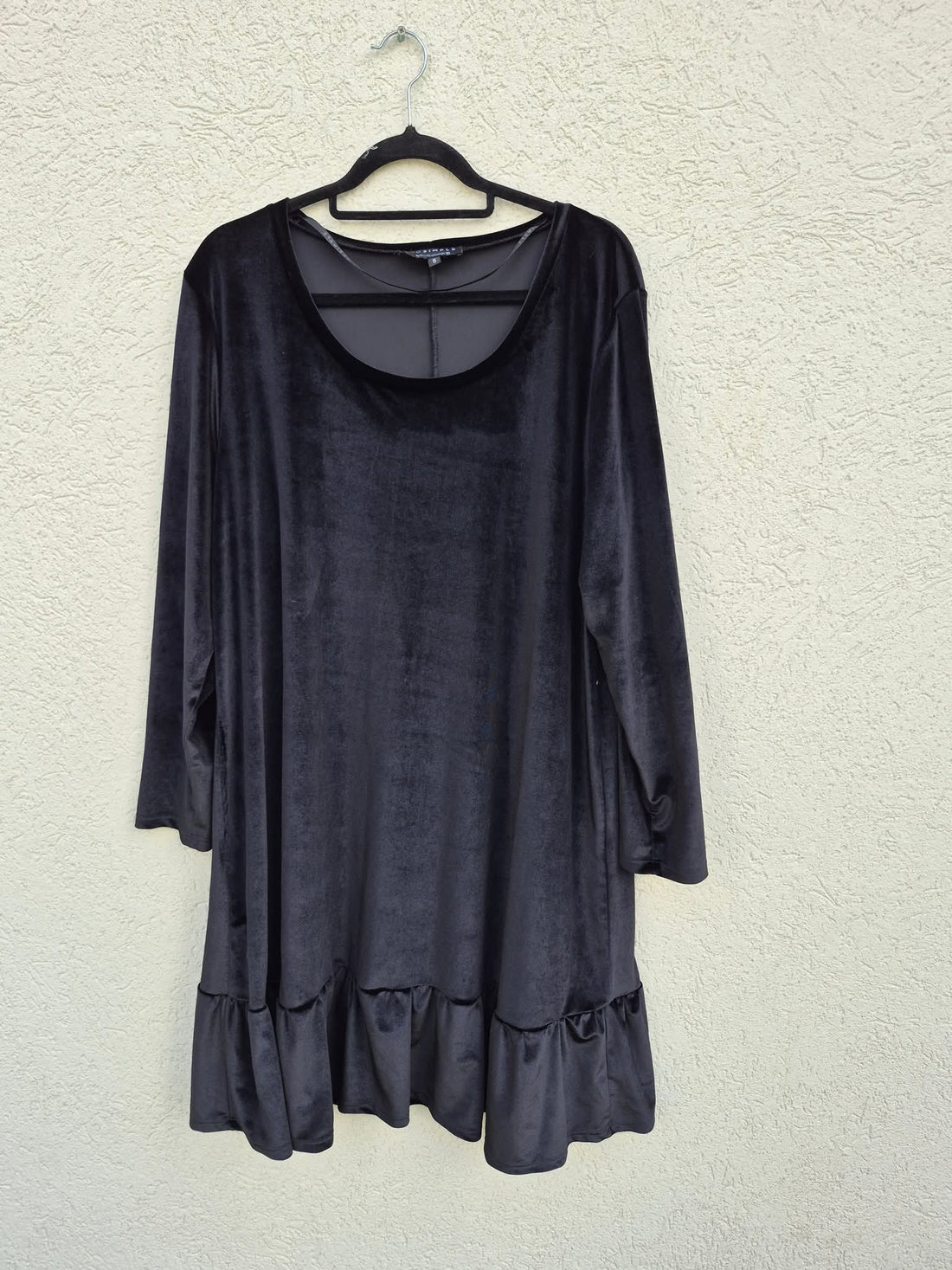 שמלת ערב שחורה מקטיפה