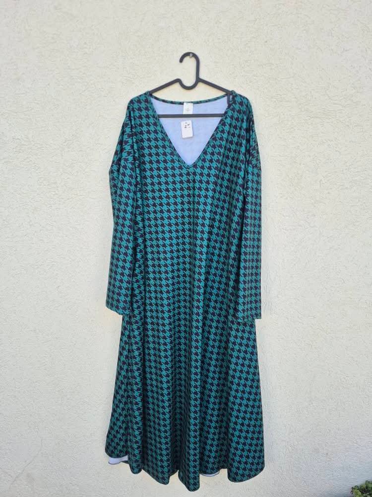 שמלת מקסי משובצת עם שרוולים ארוכים