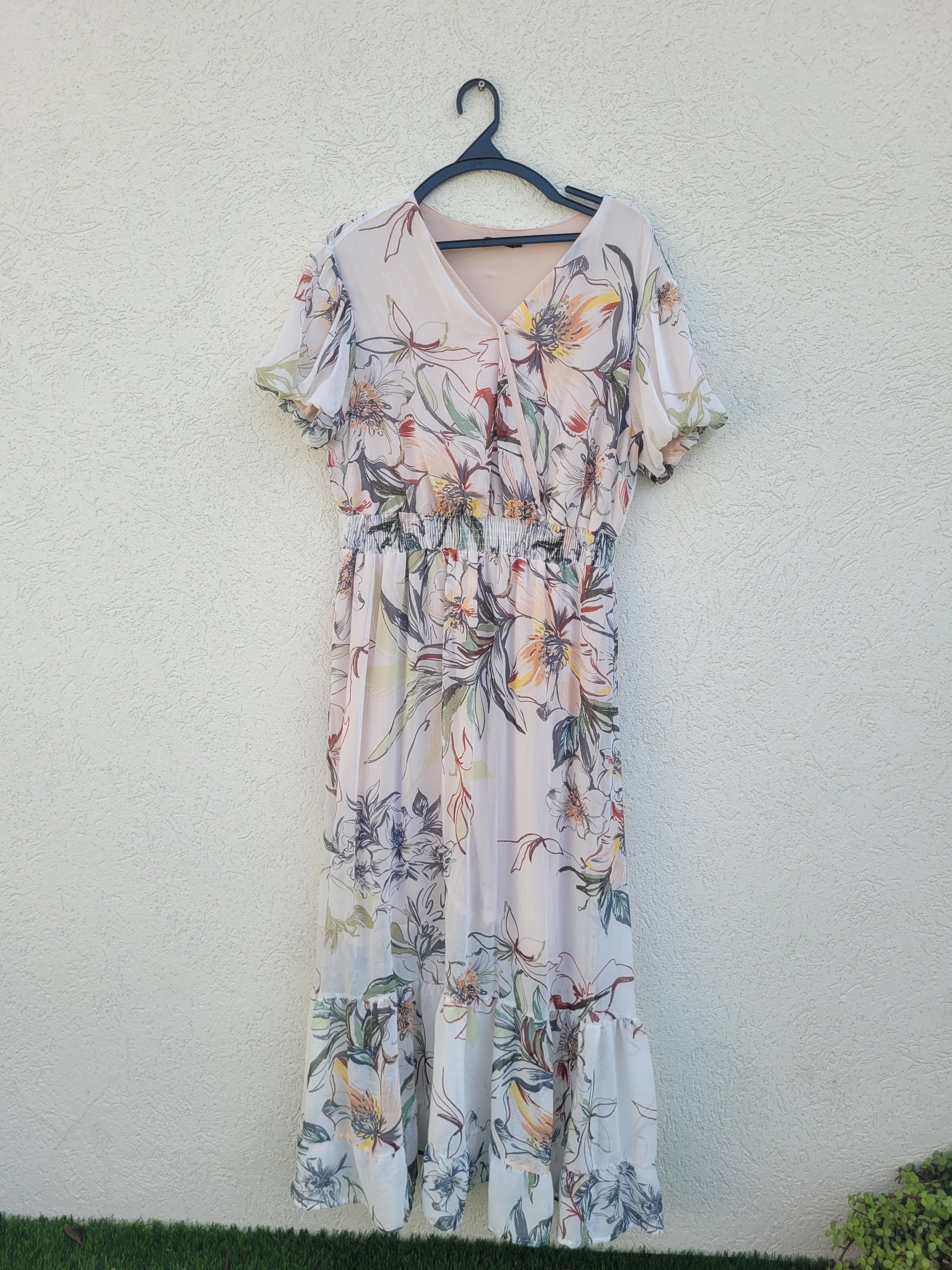 שמלת מקסי פרחונית בגזרת מעטפת