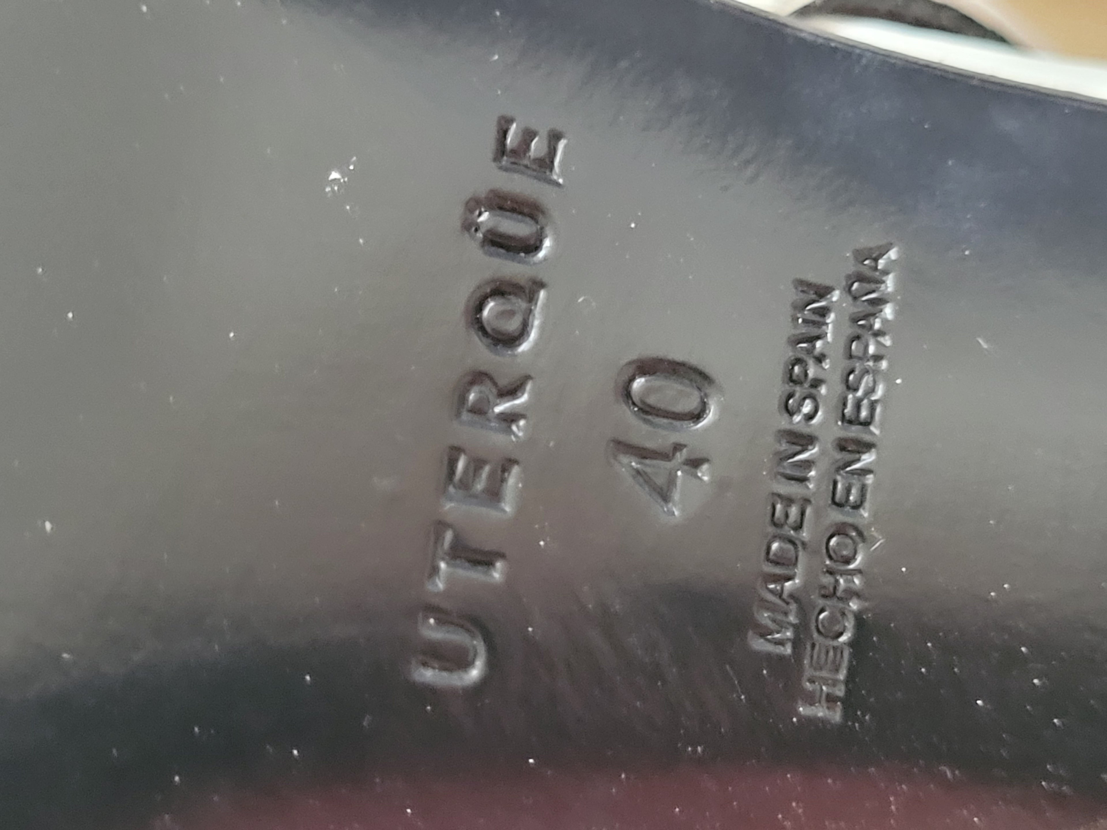 נעלי עקב לבנות עם גומי בקרסול מידה 40