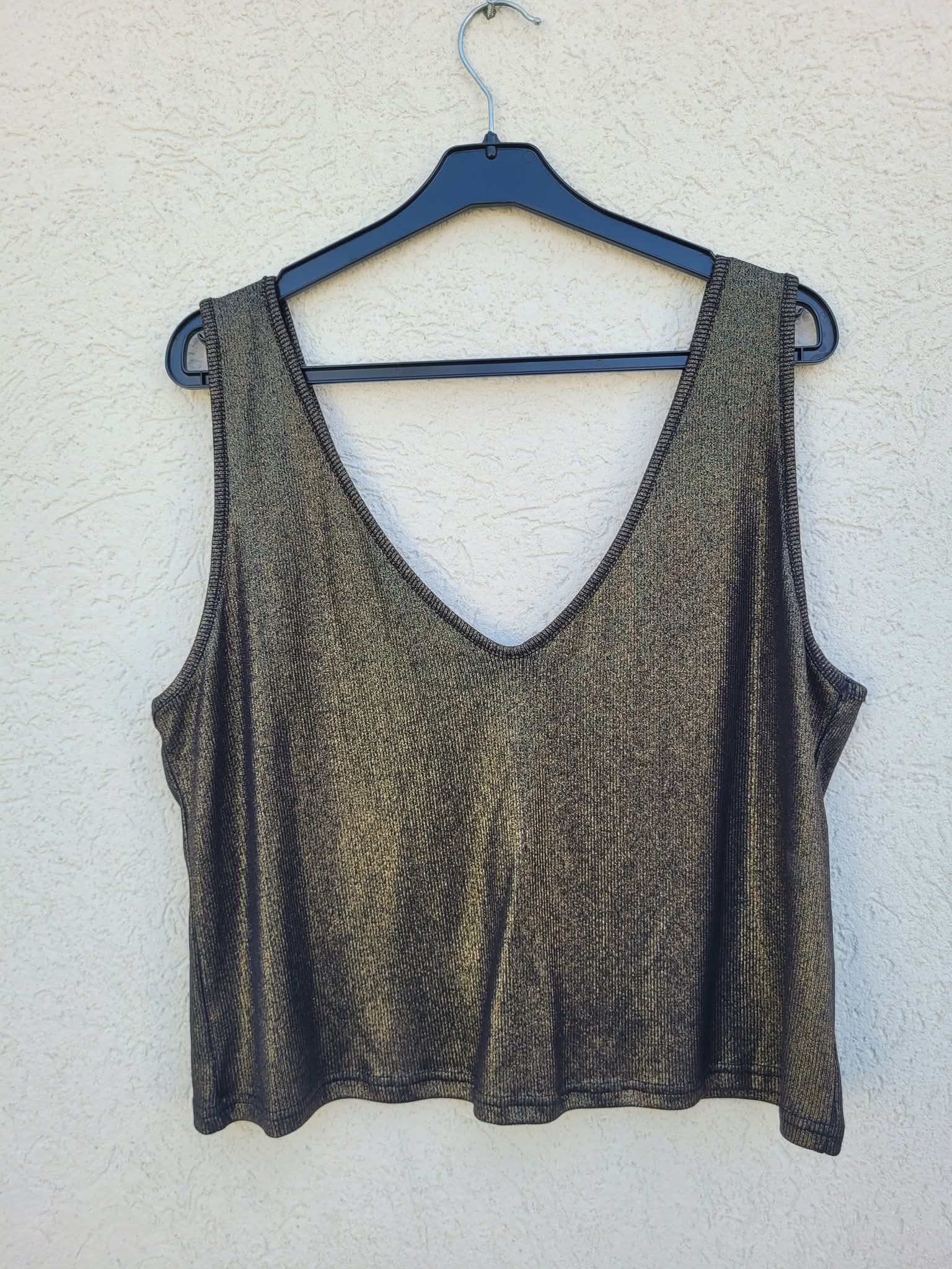 גופיה עם נצנצים