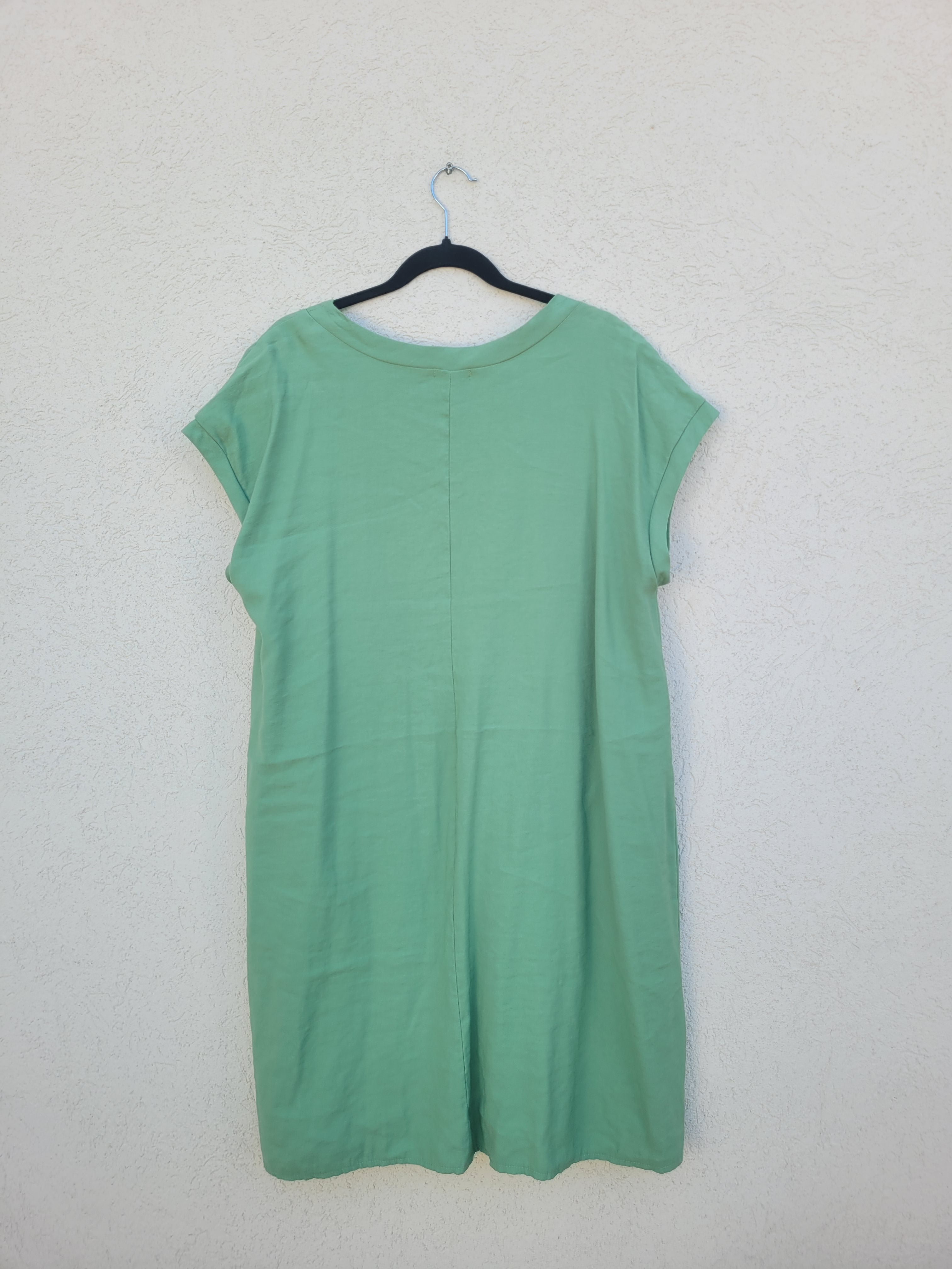 שמלת מידי ירוקה עם כיסים