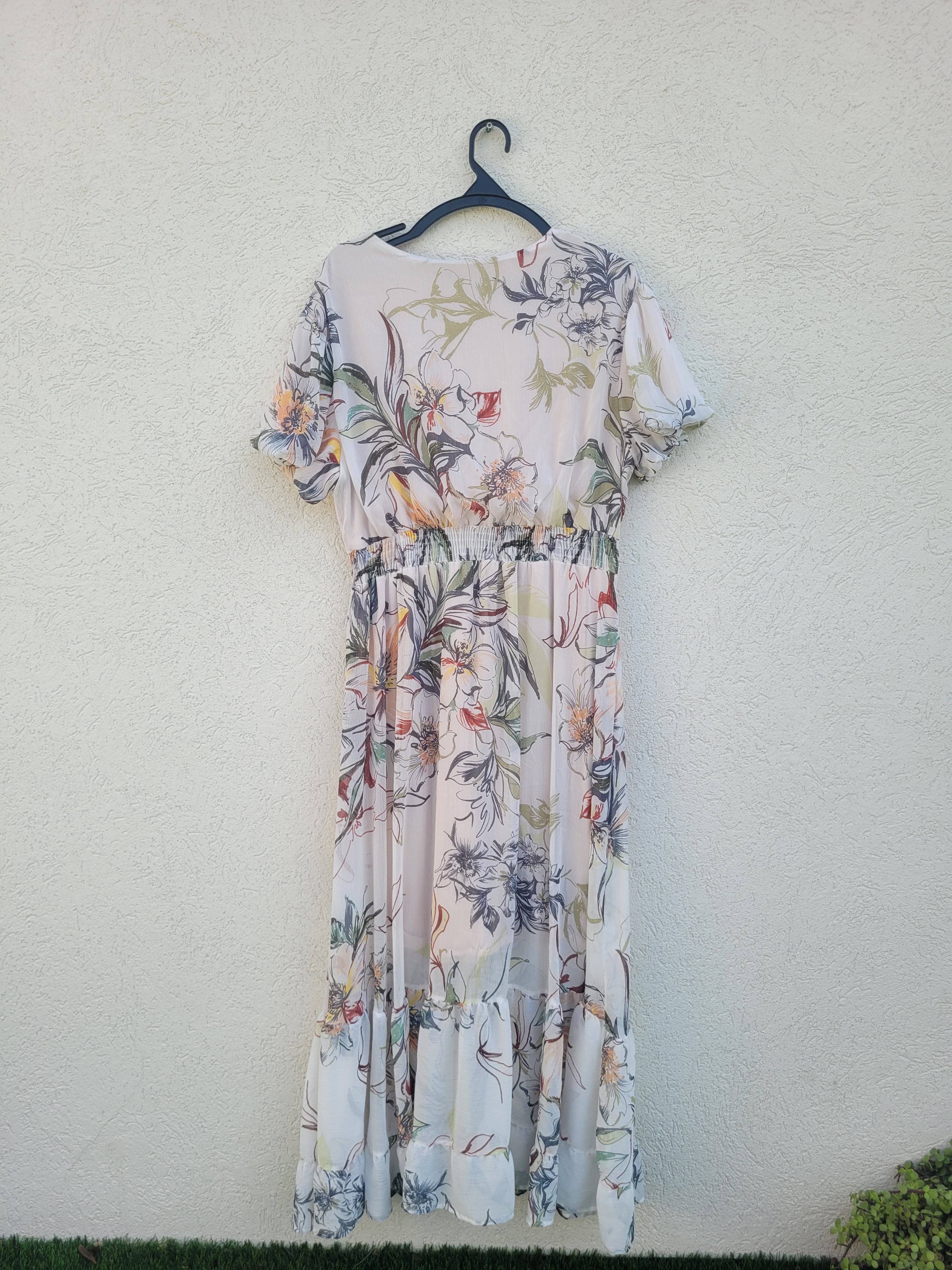 שמלת מקסי פרחונית בגזרת מעטפת