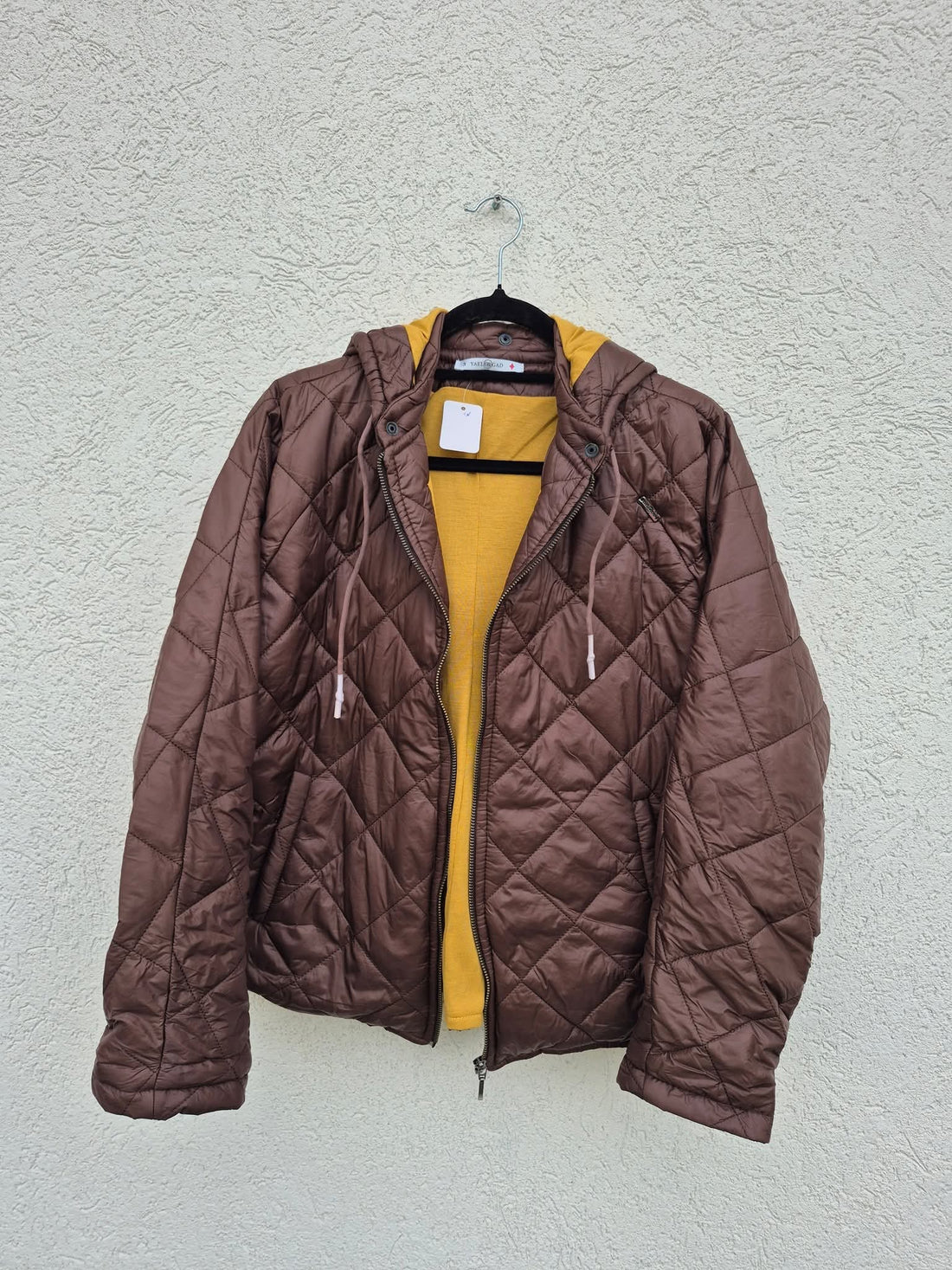 מעיל חום עם בטנה חרדל