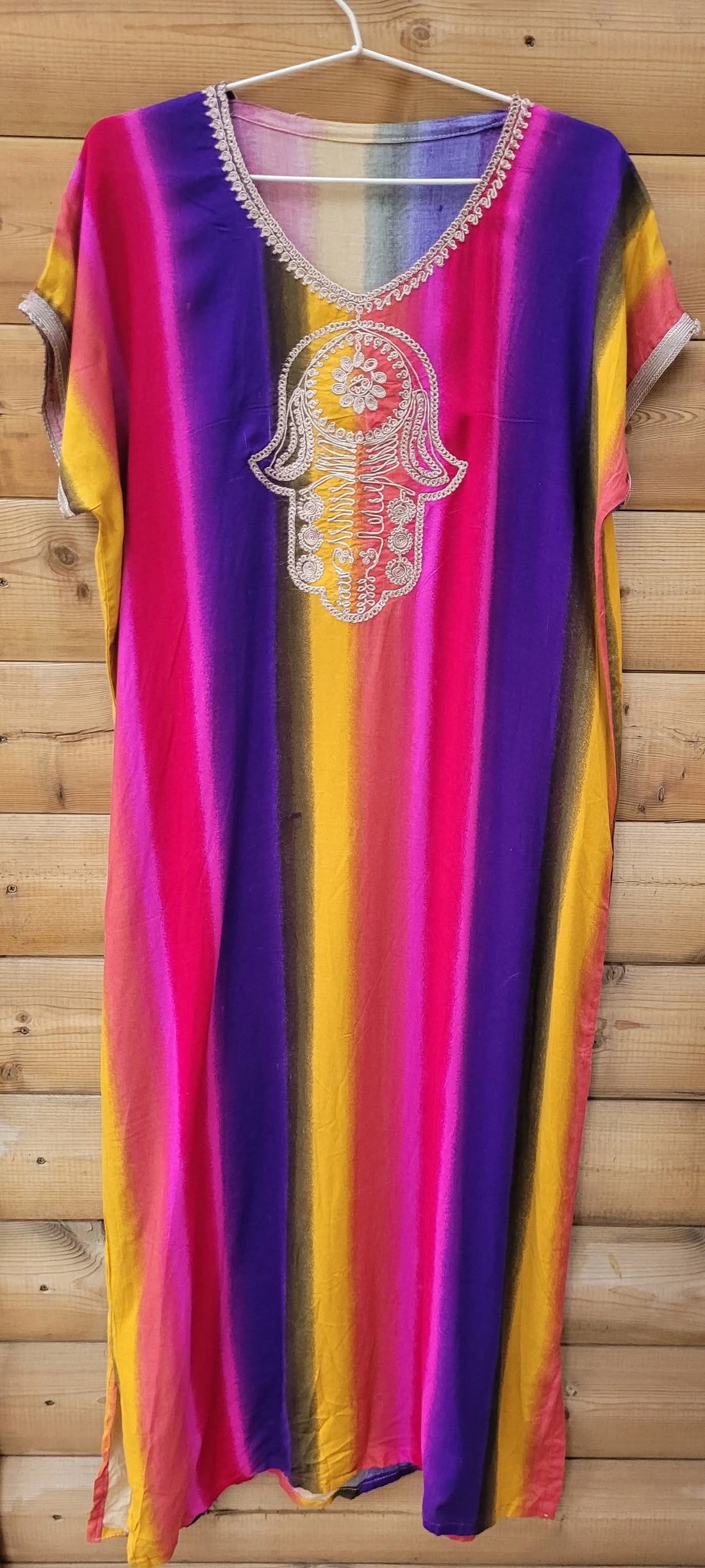 גלבייה צבעונית עם רקמת חמסה