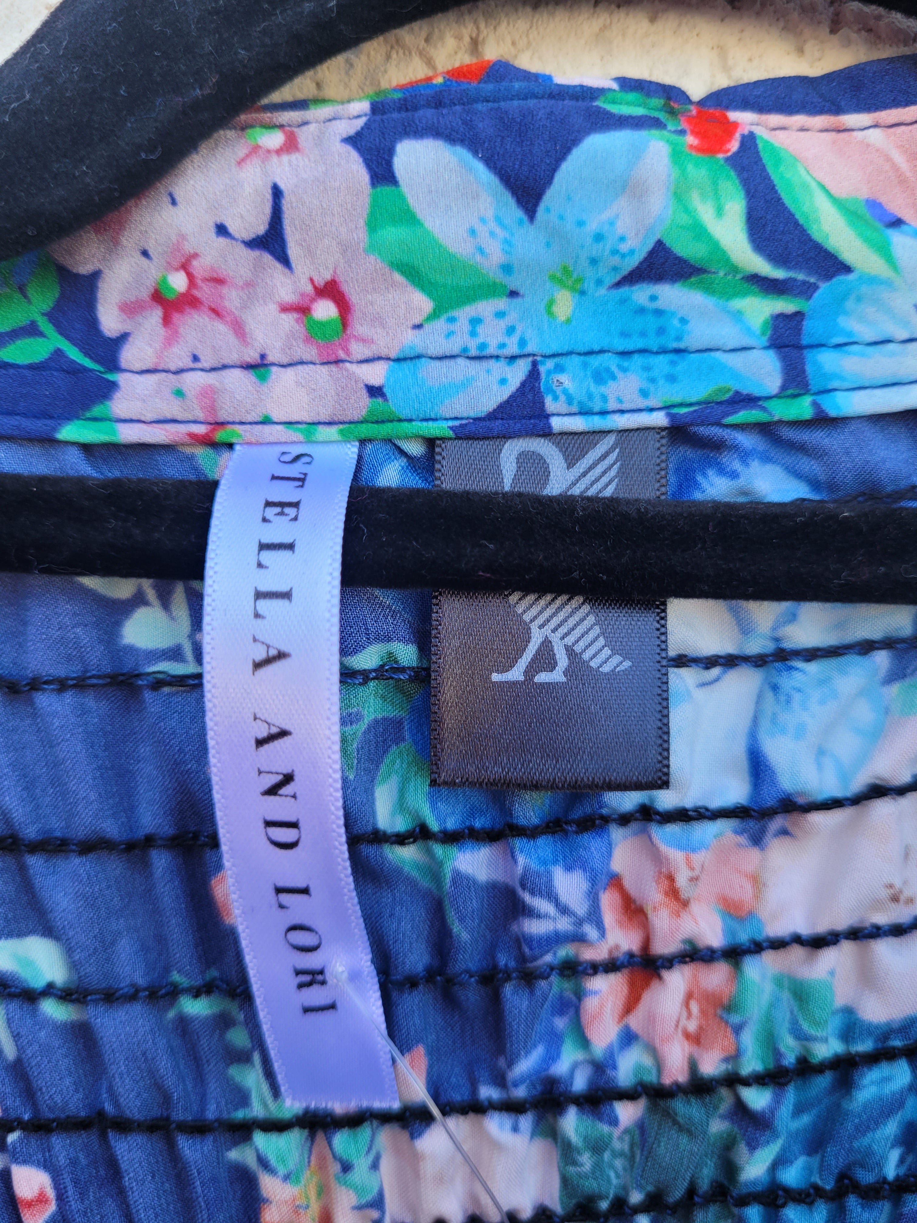 שמלת כיווצים פרחונית