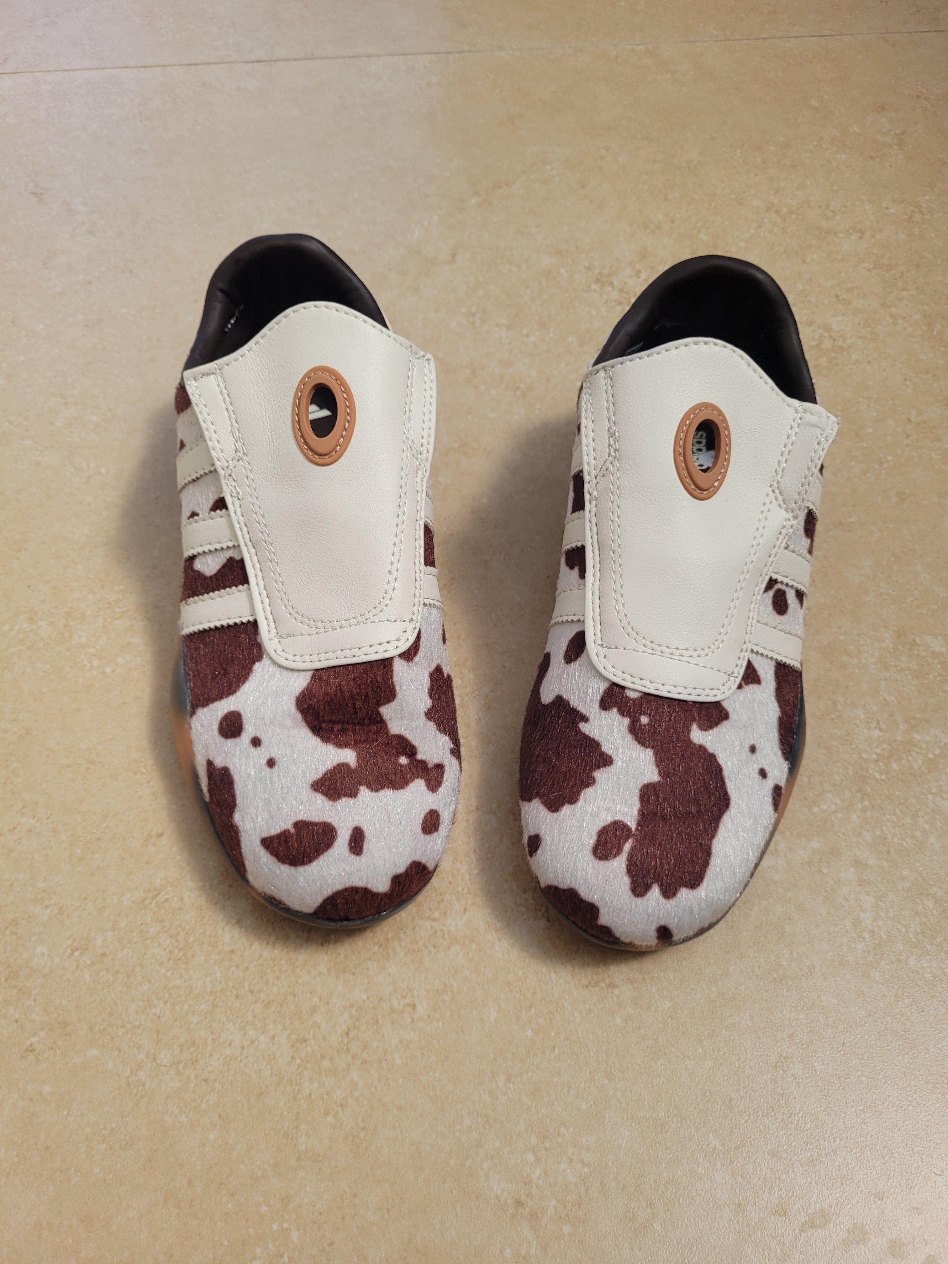 סניקרס בהדפס פרה ללא שרוכים מידה 41.5