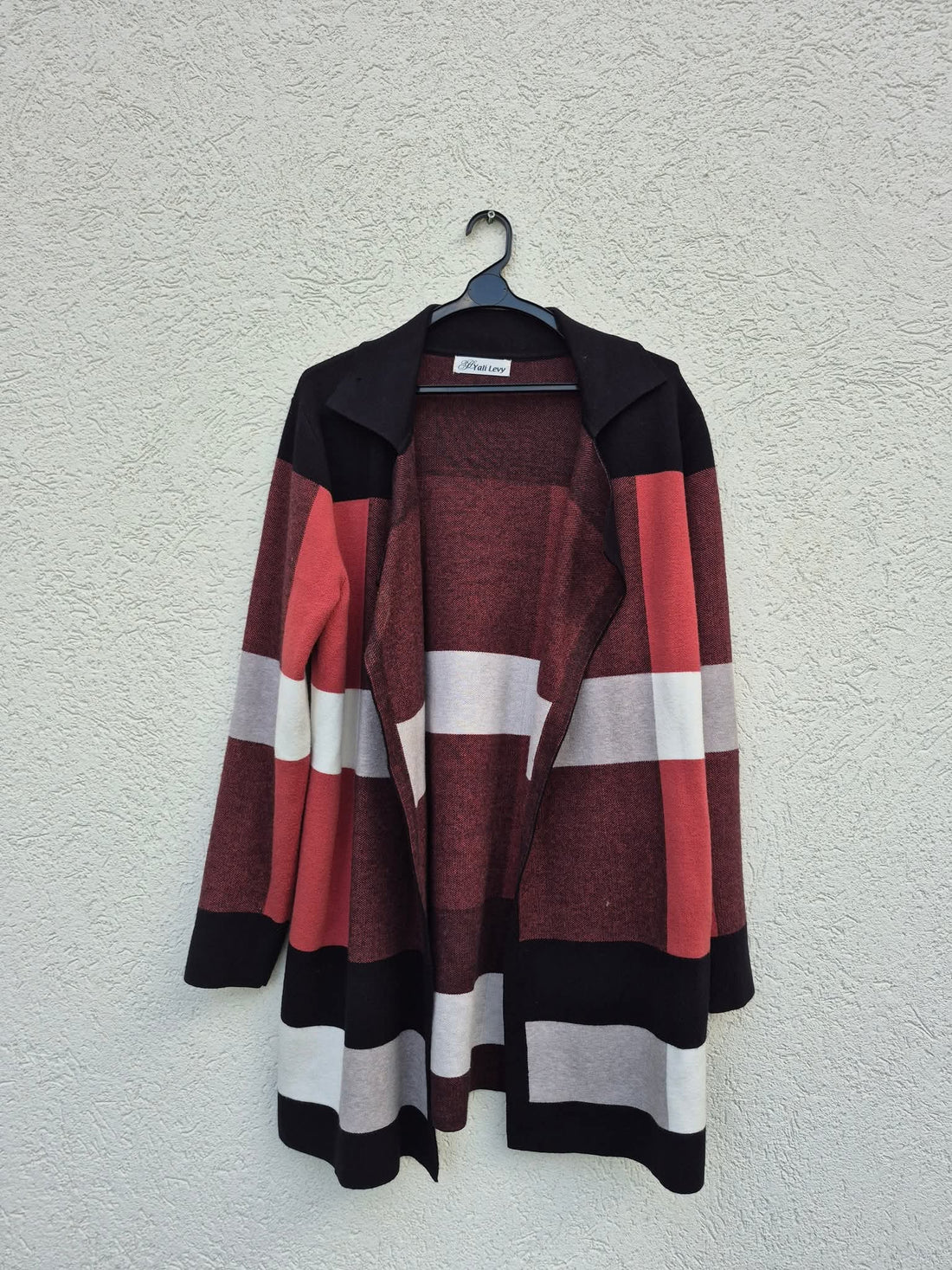 עליונית סריג פתוחה עם פסים צבעוניים