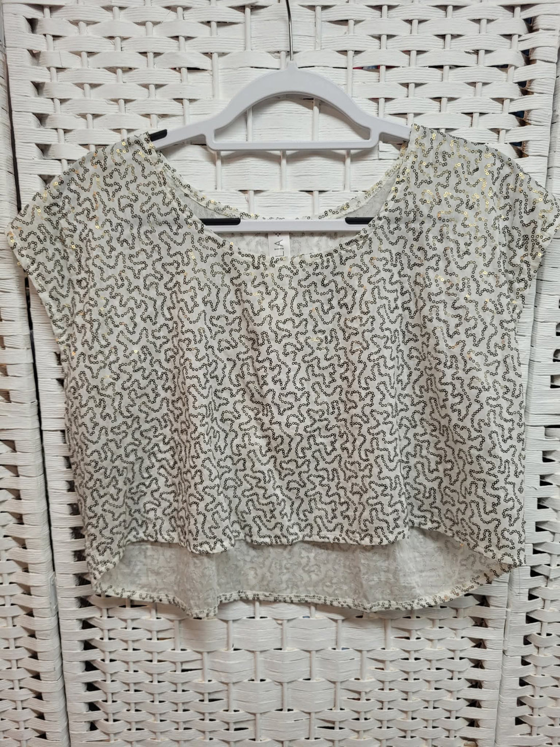 חולצת קרופ פייטים לבן