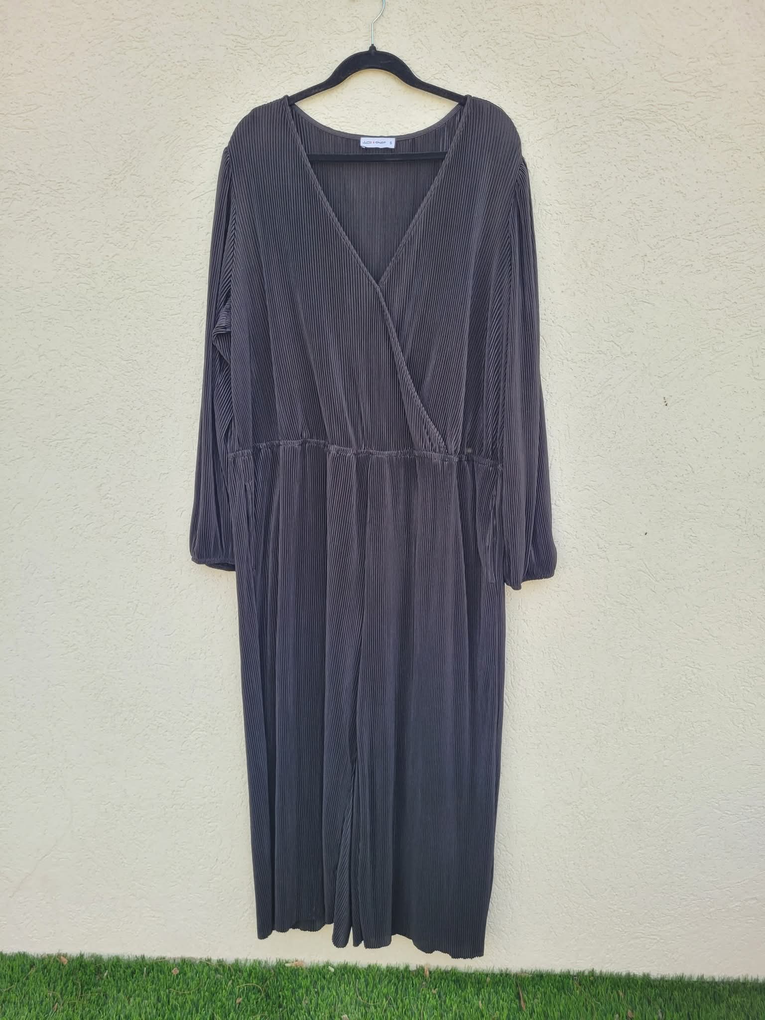 אוברול שחור בגזרת מעטפת