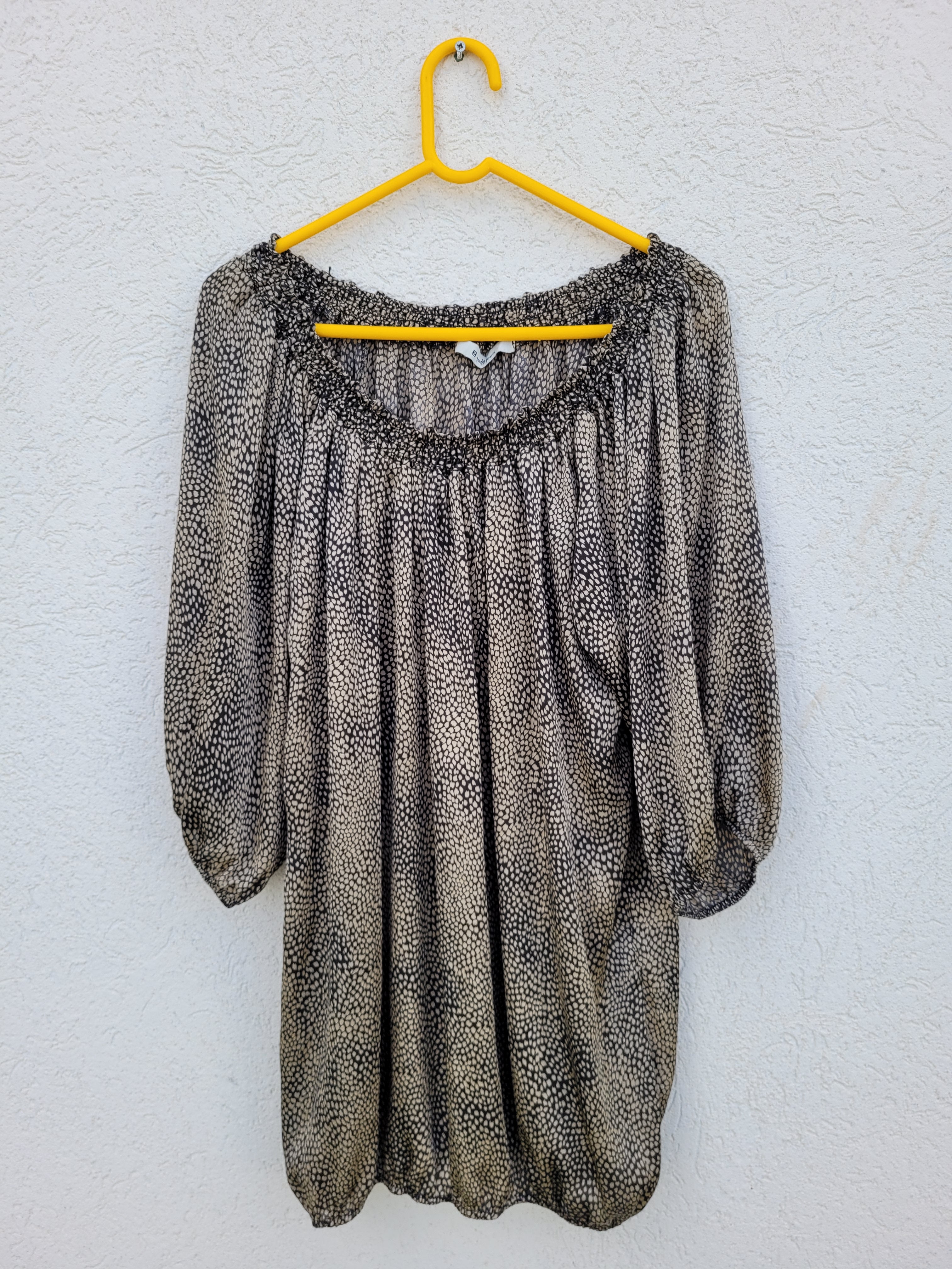 חולצת סאטן עם גומי