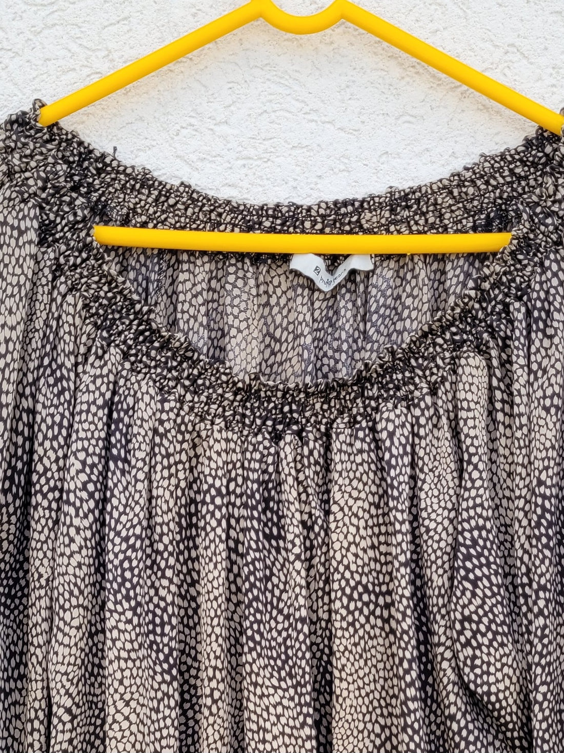 חולצת סאטן עם גומי